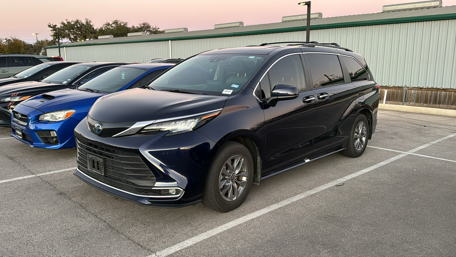 2023 Toyota Sienna XLE 3