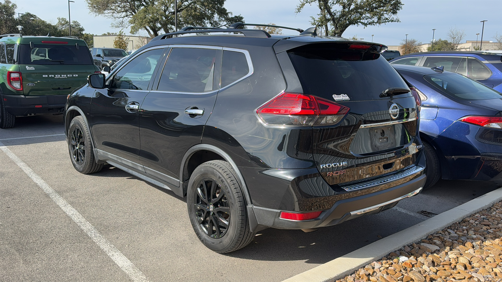 2017 Nissan Rogue SV 4