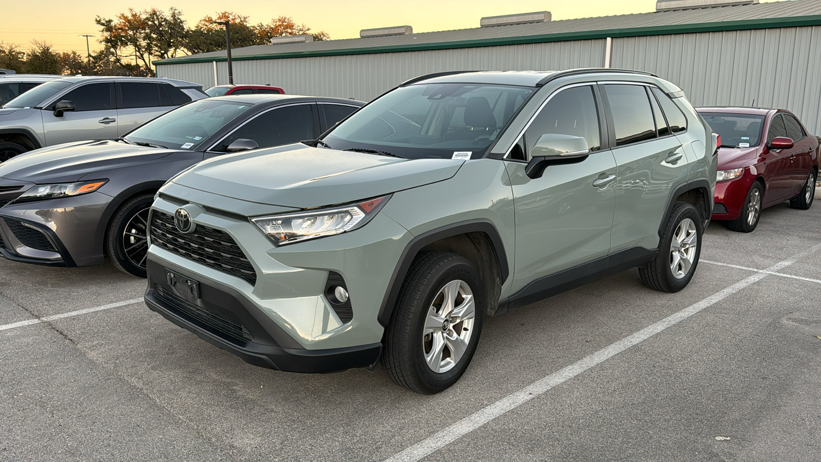 2021 Toyota RAV4 XLE 3