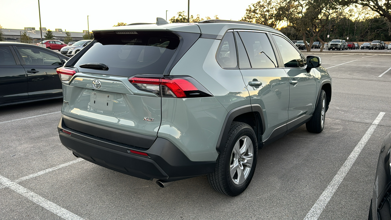 2021 Toyota RAV4 XLE 6