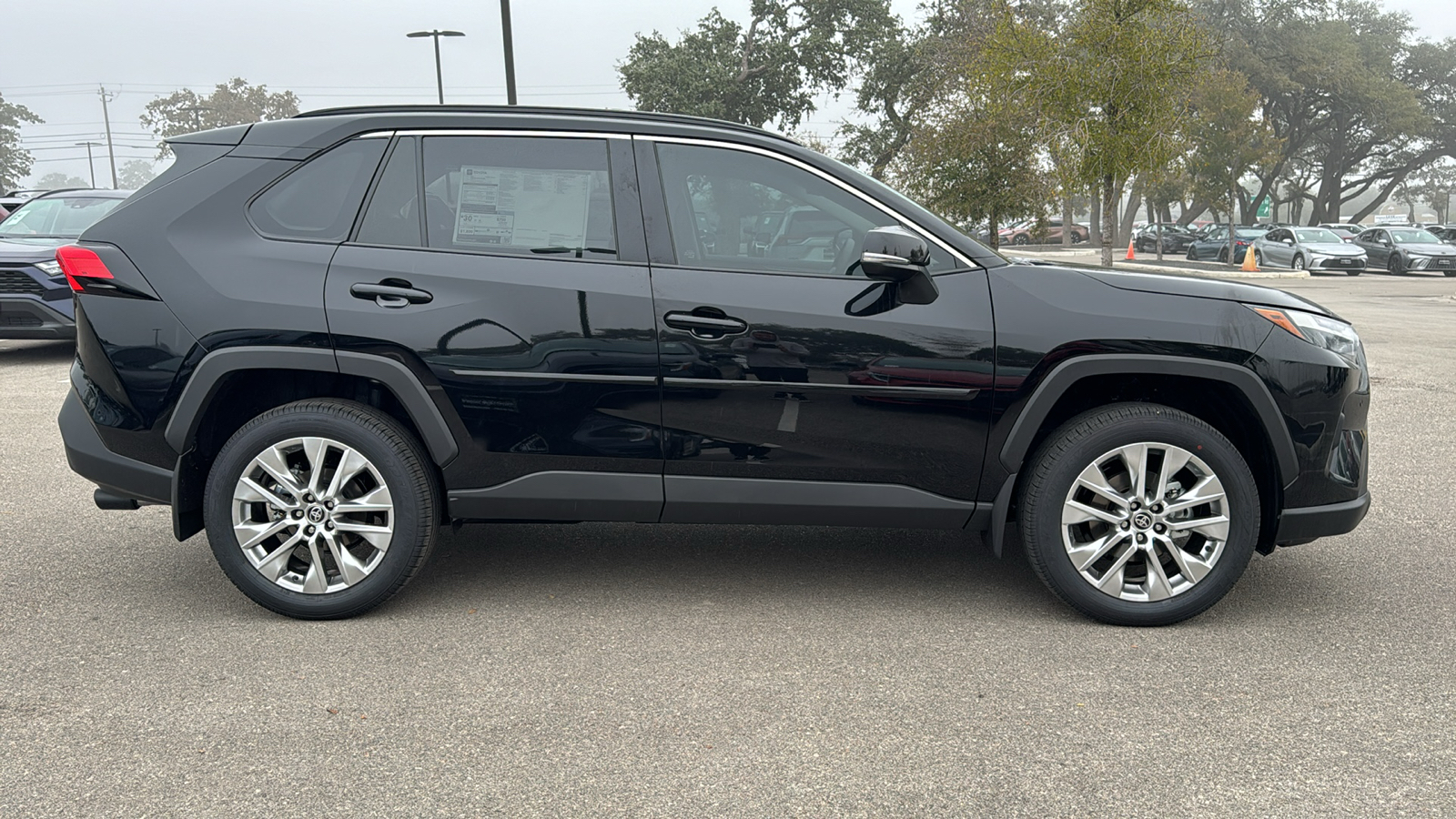 2024 Toyota RAV4 XLE Premium 8