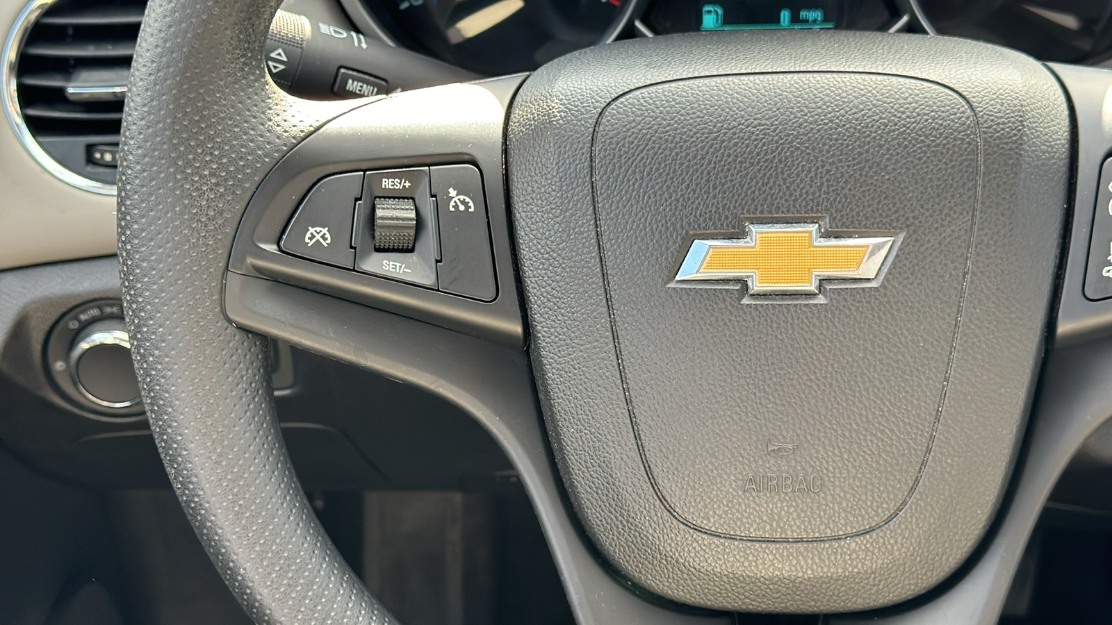 2014 Chevrolet Cruze LS 29