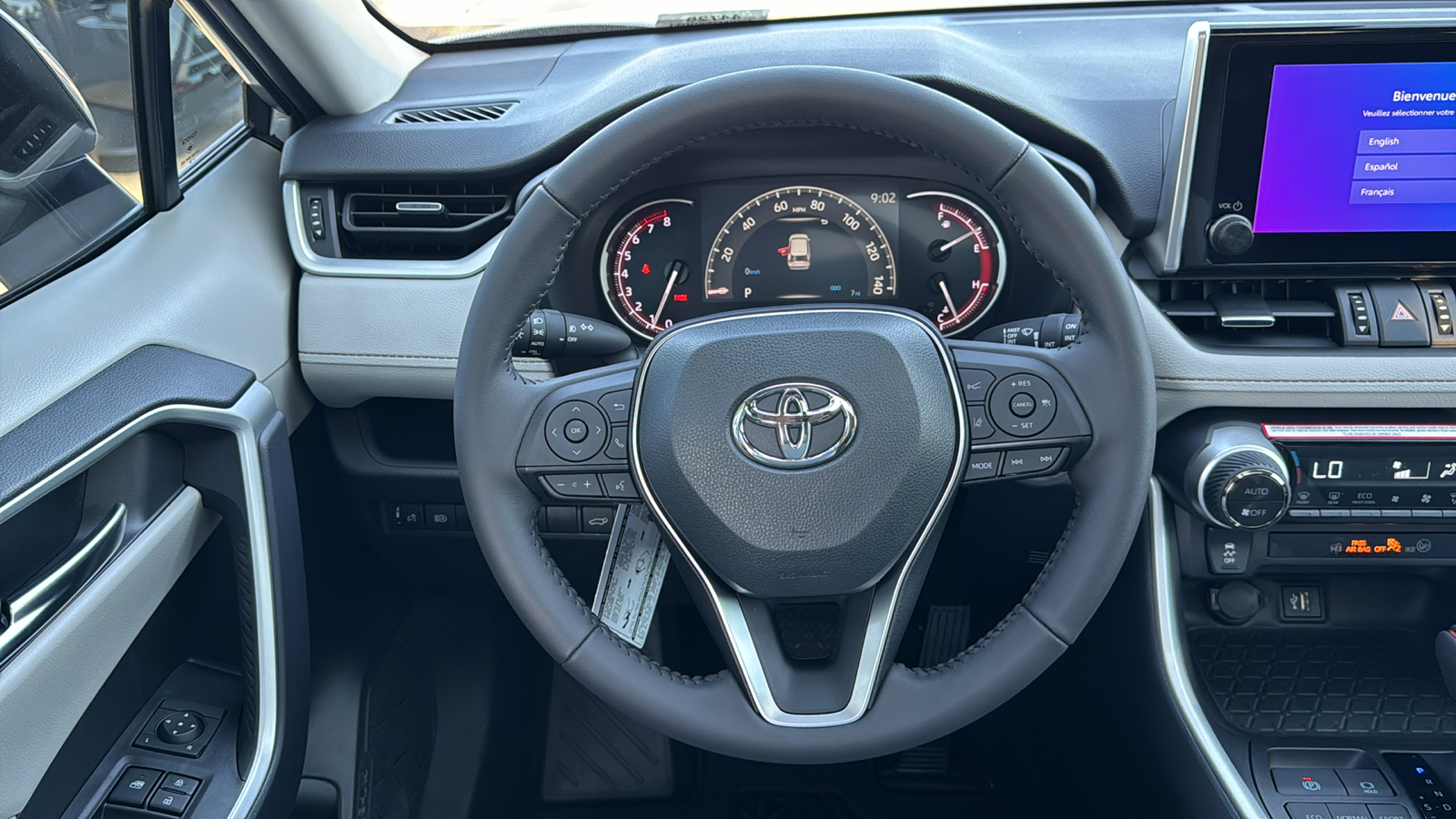 2024 Toyota RAV4 XLE Premium 17