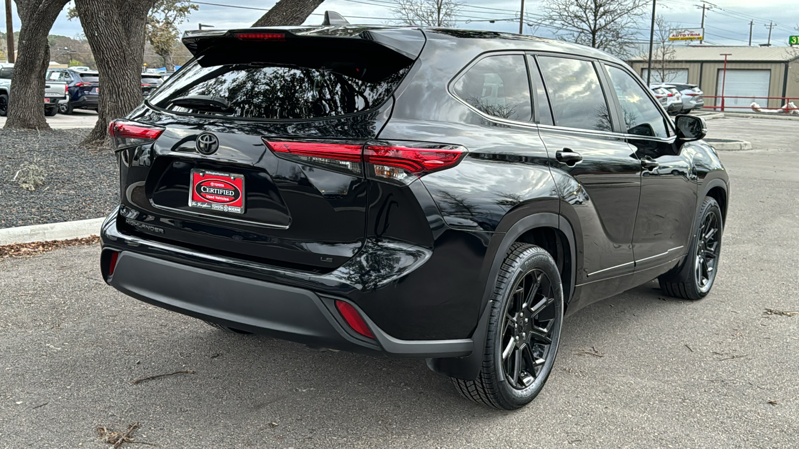 2023 Toyota Highlander LE 7