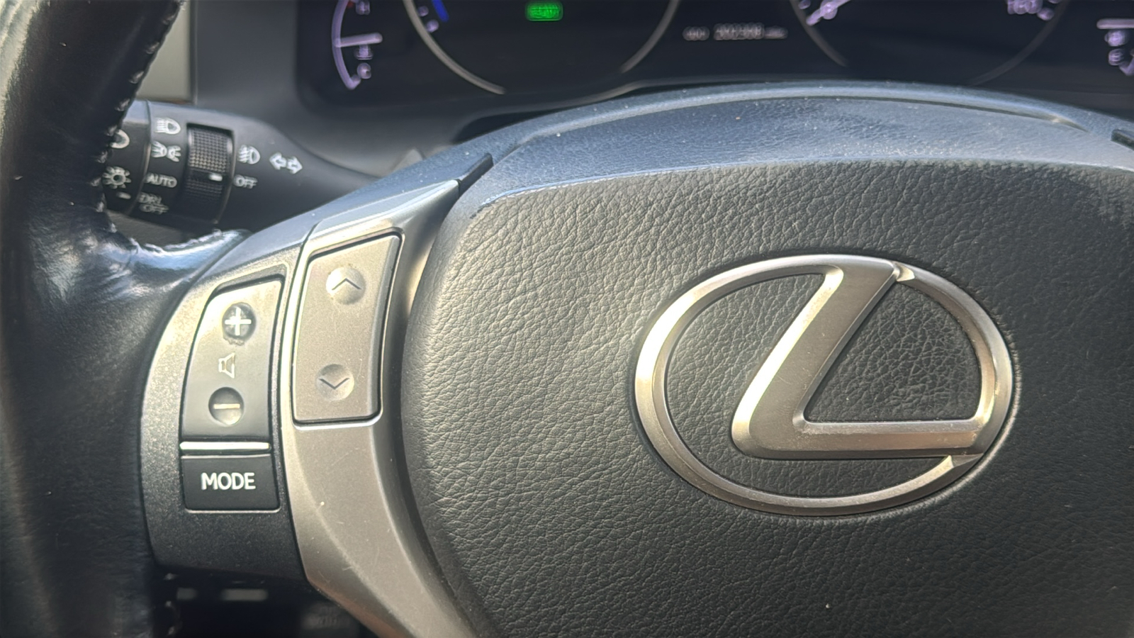 2014 Lexus ES 300h 21