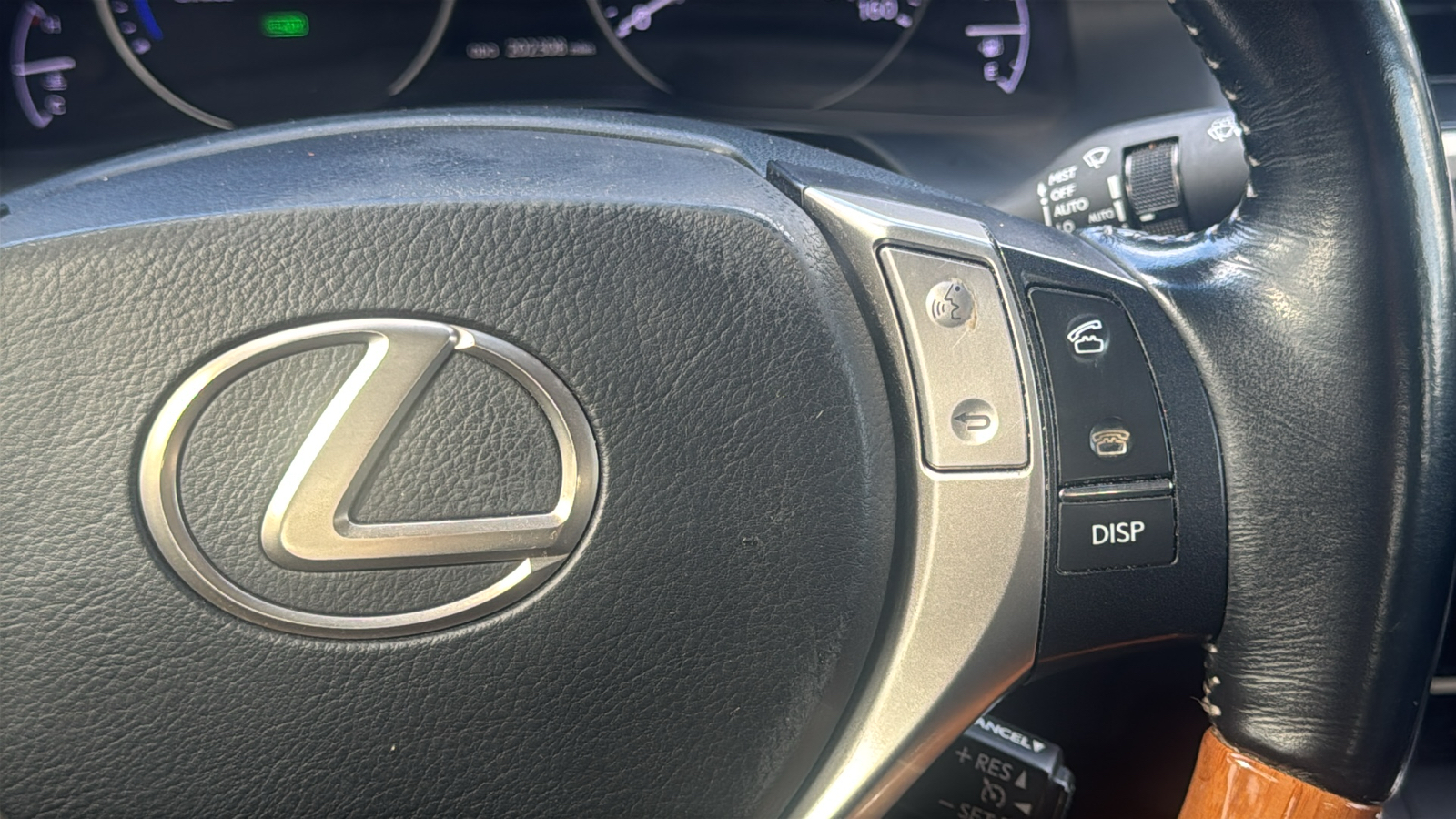 2014 Lexus ES 300h 22