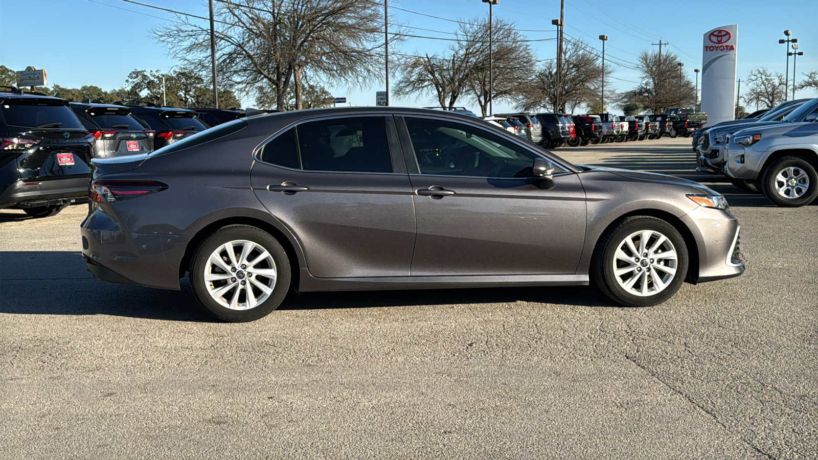 2022 Toyota Camry LE 8