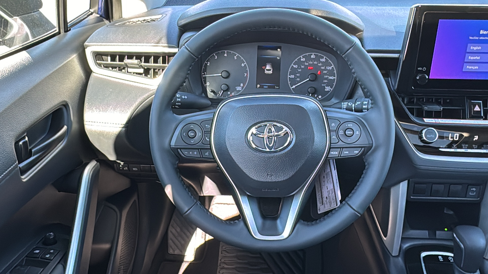 2024 Toyota Corolla Cross LE 17