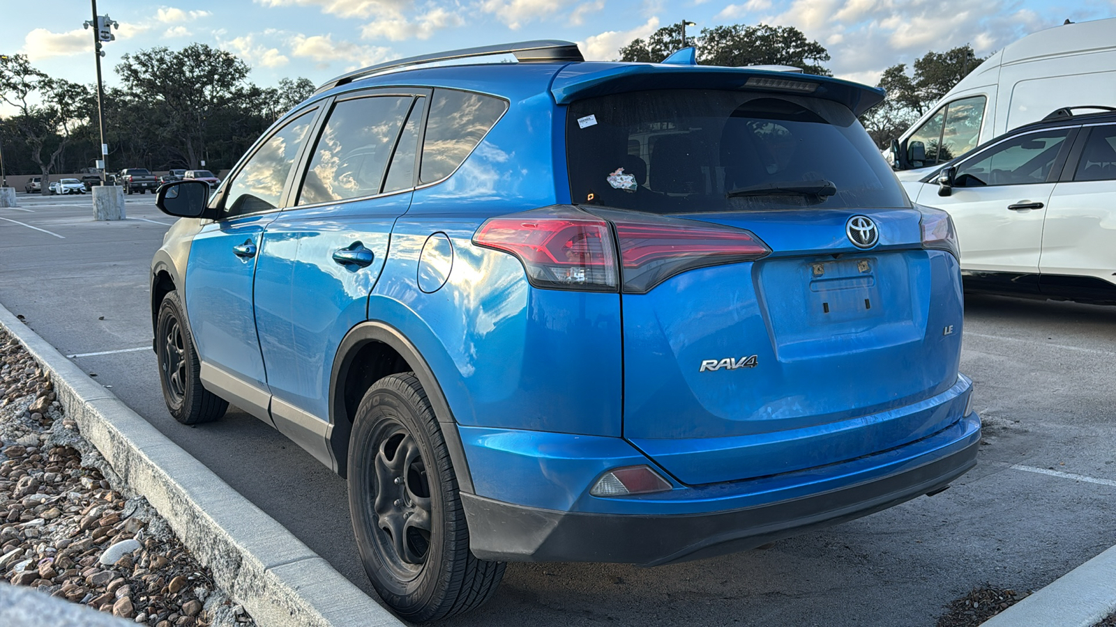 2018 Toyota RAV4 LE 4