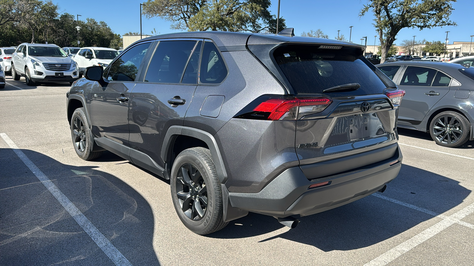 2022 Toyota RAV4 LE 4