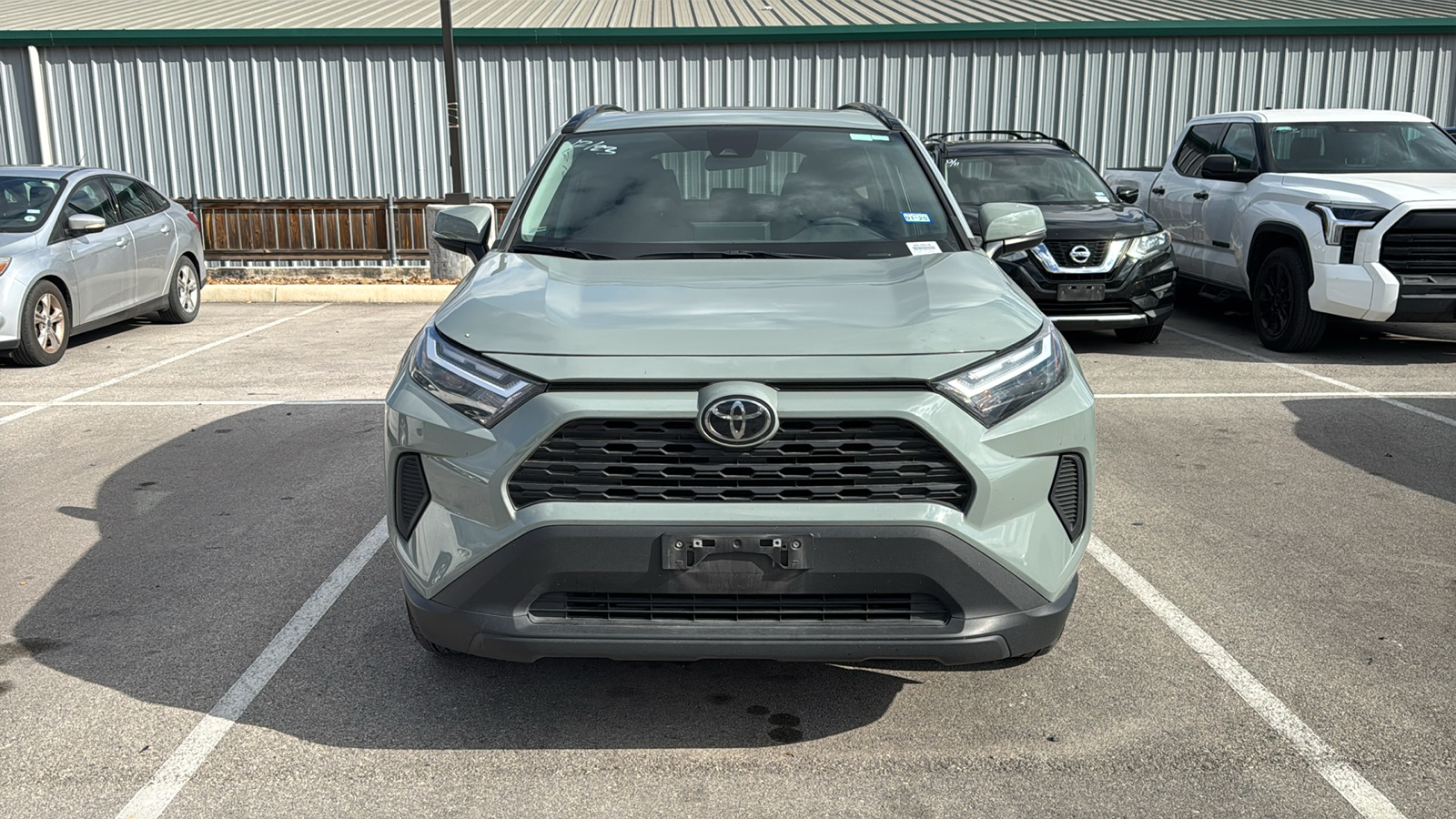 2022 Toyota RAV4 XLE 2