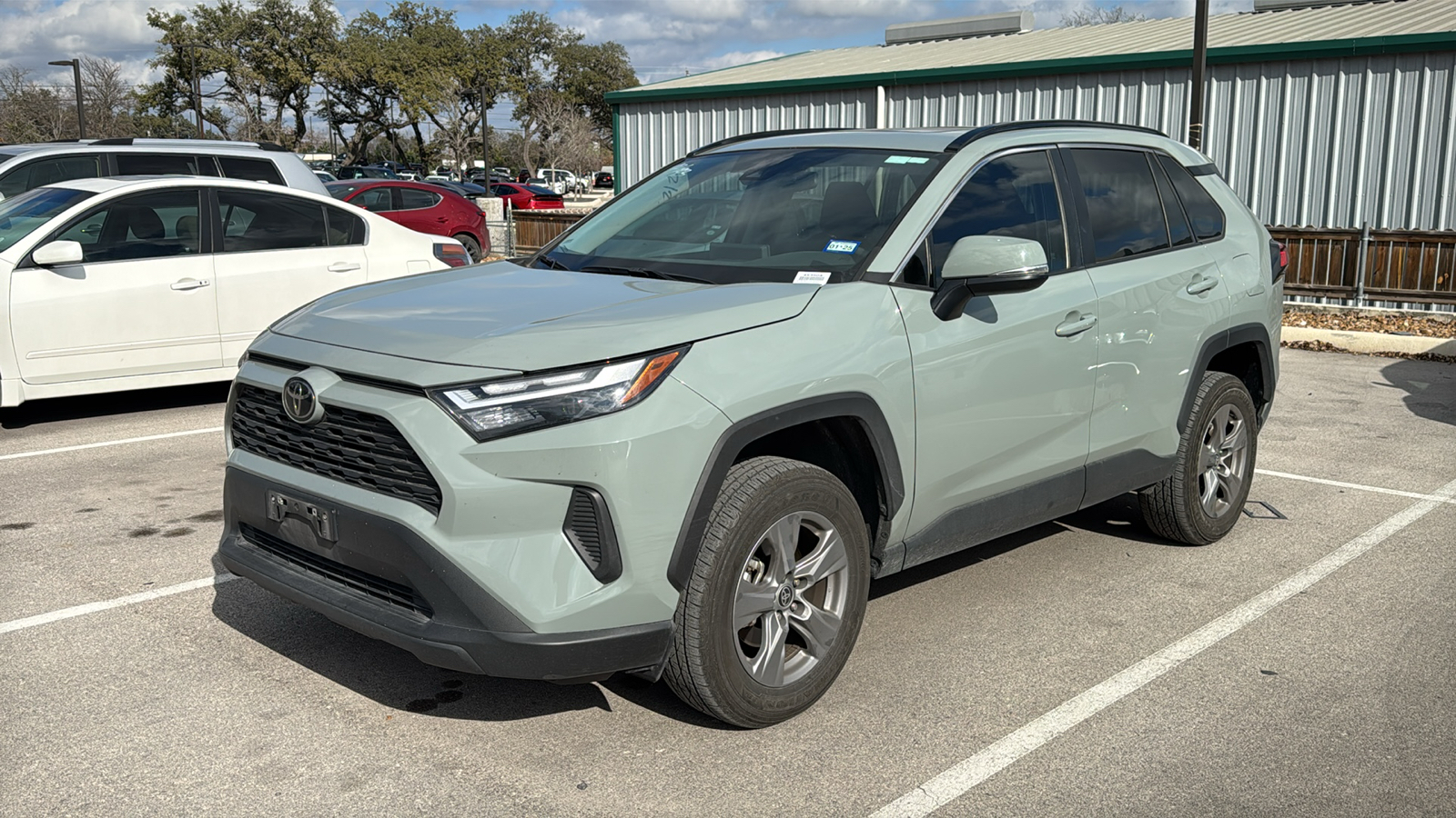 2022 Toyota RAV4 XLE 3