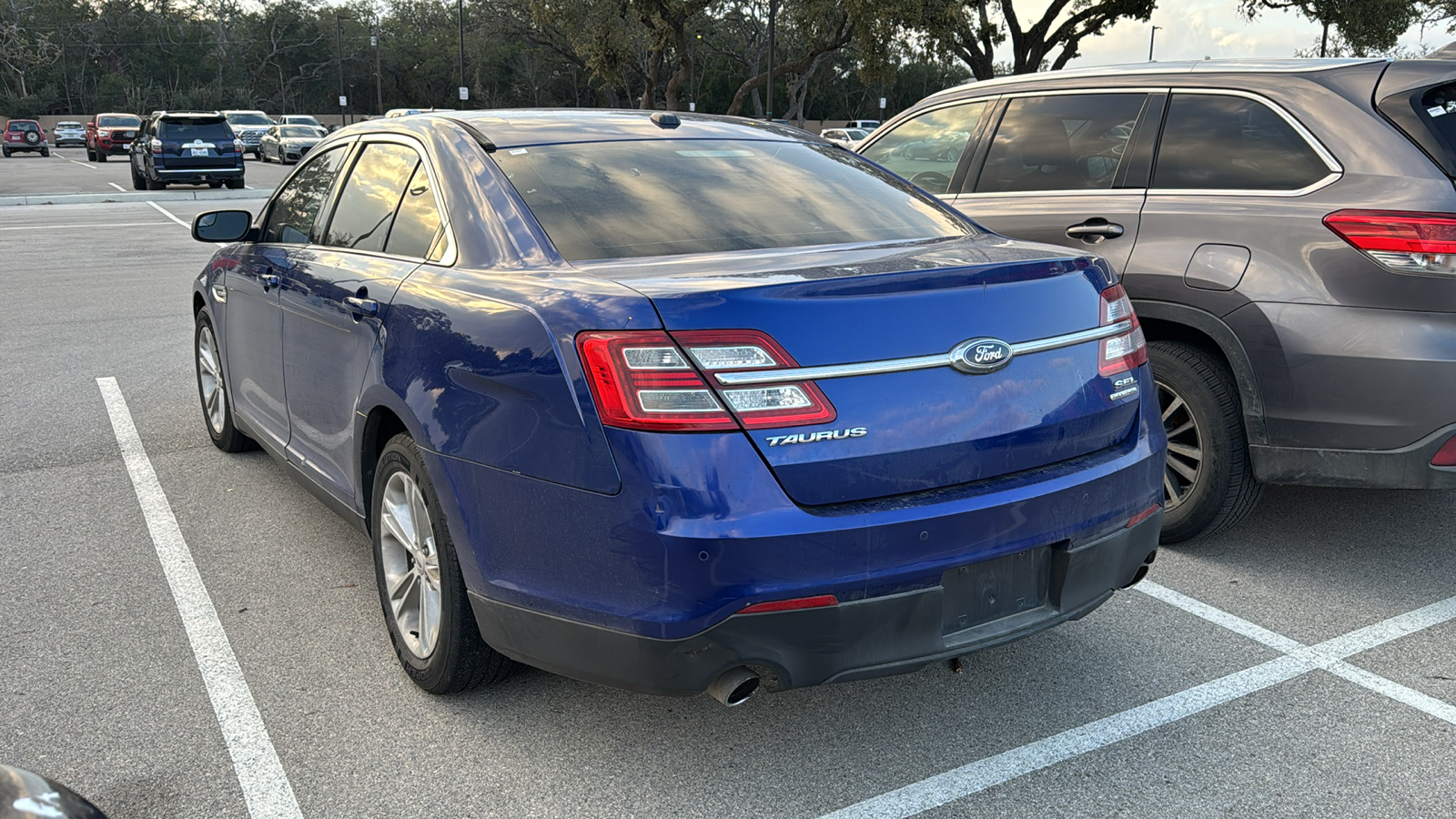 2015 Ford Taurus SEL 4