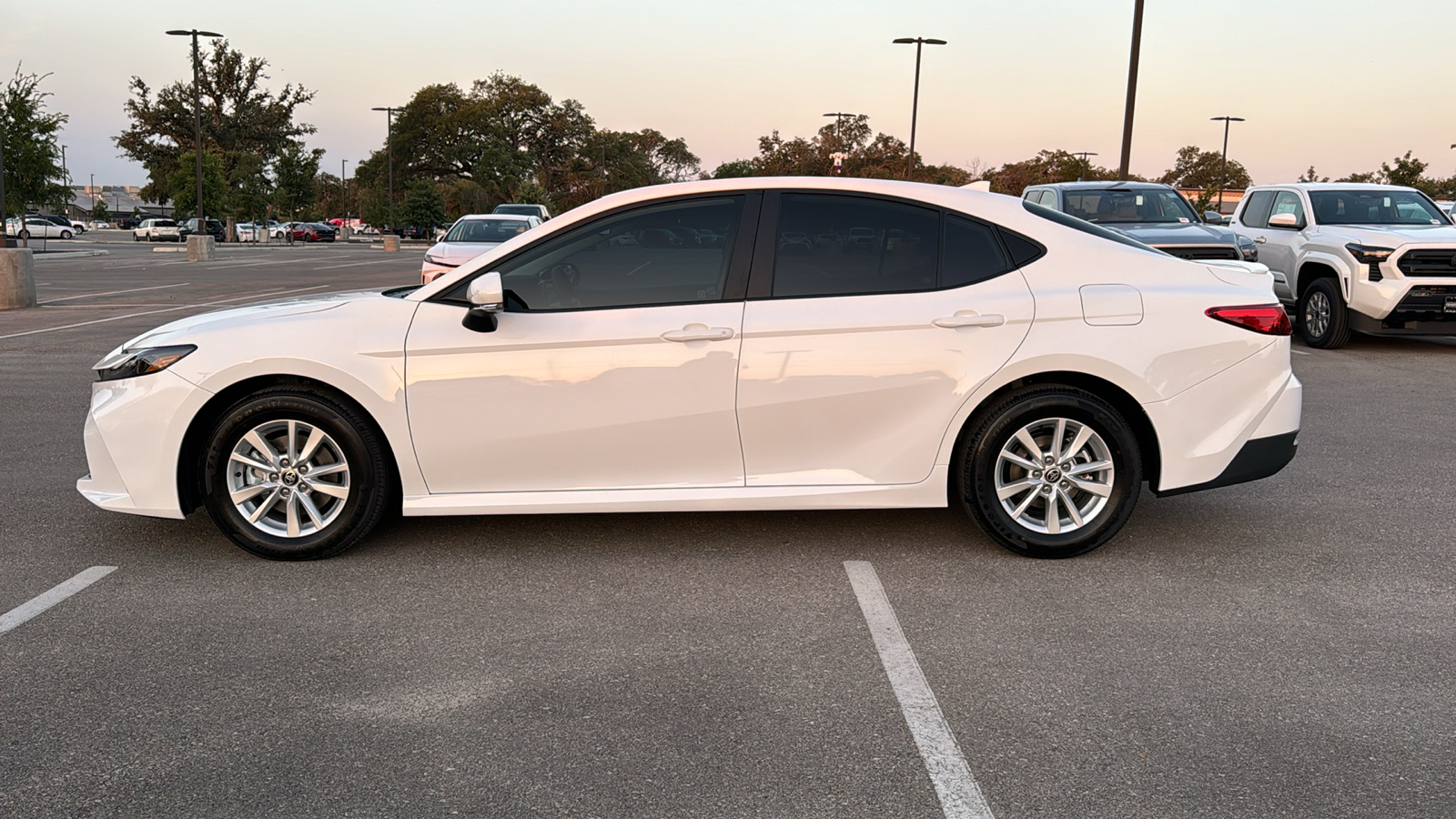 2025 Toyota Camry LE 4