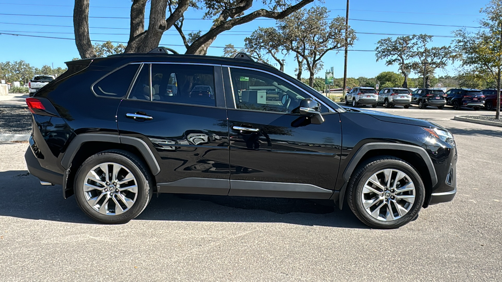 2023 Toyota RAV4 Limited 8