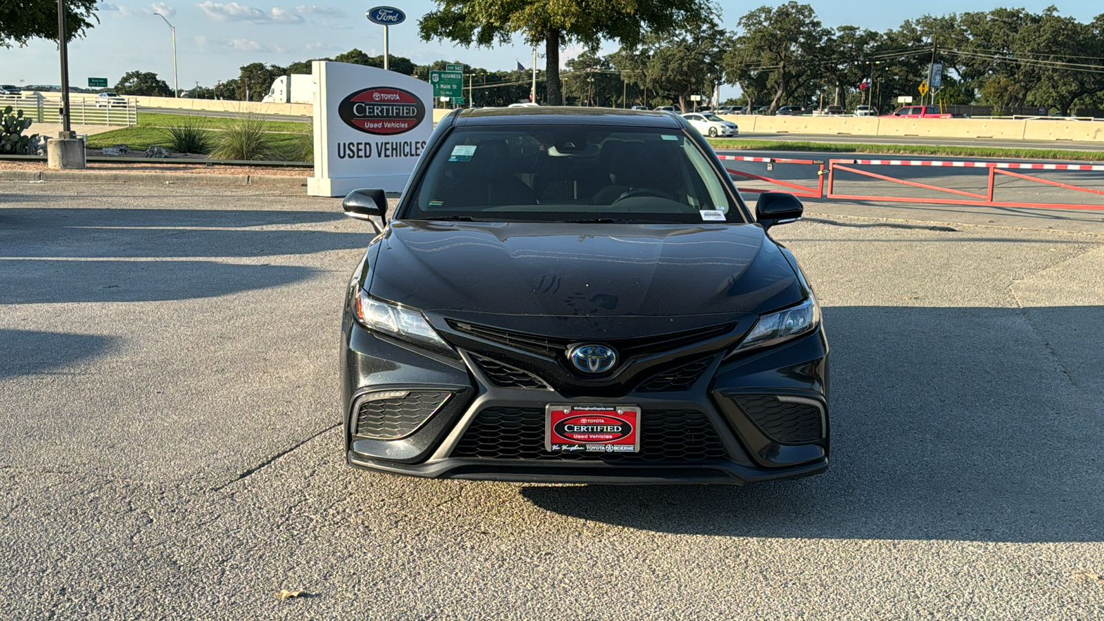 2022 Toyota Camry Hybrid SE 2