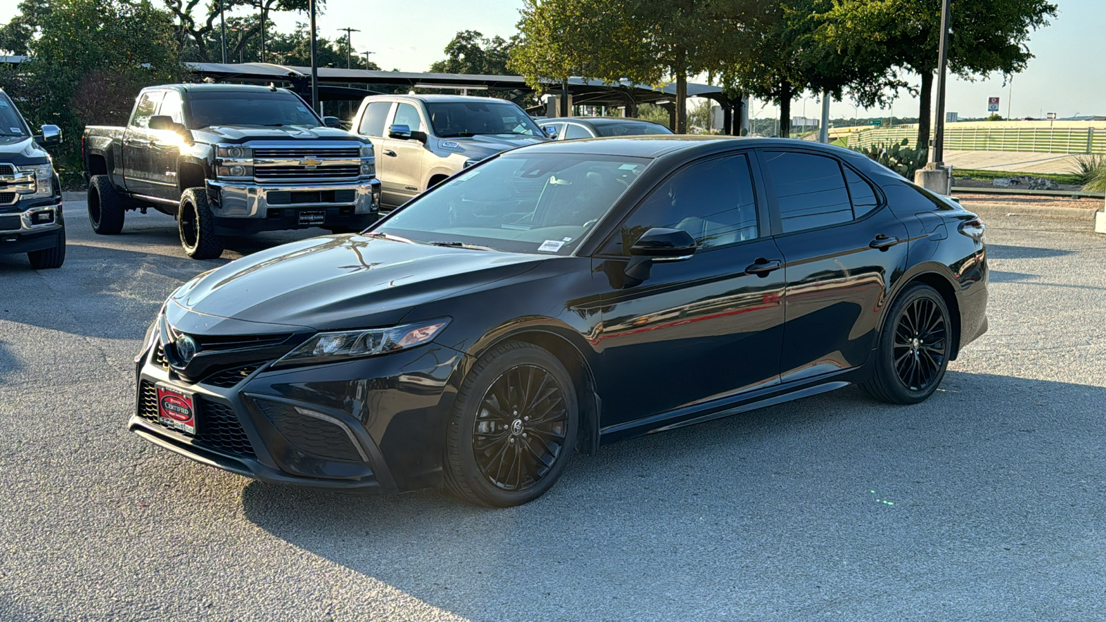 2022 Toyota Camry Hybrid SE 3