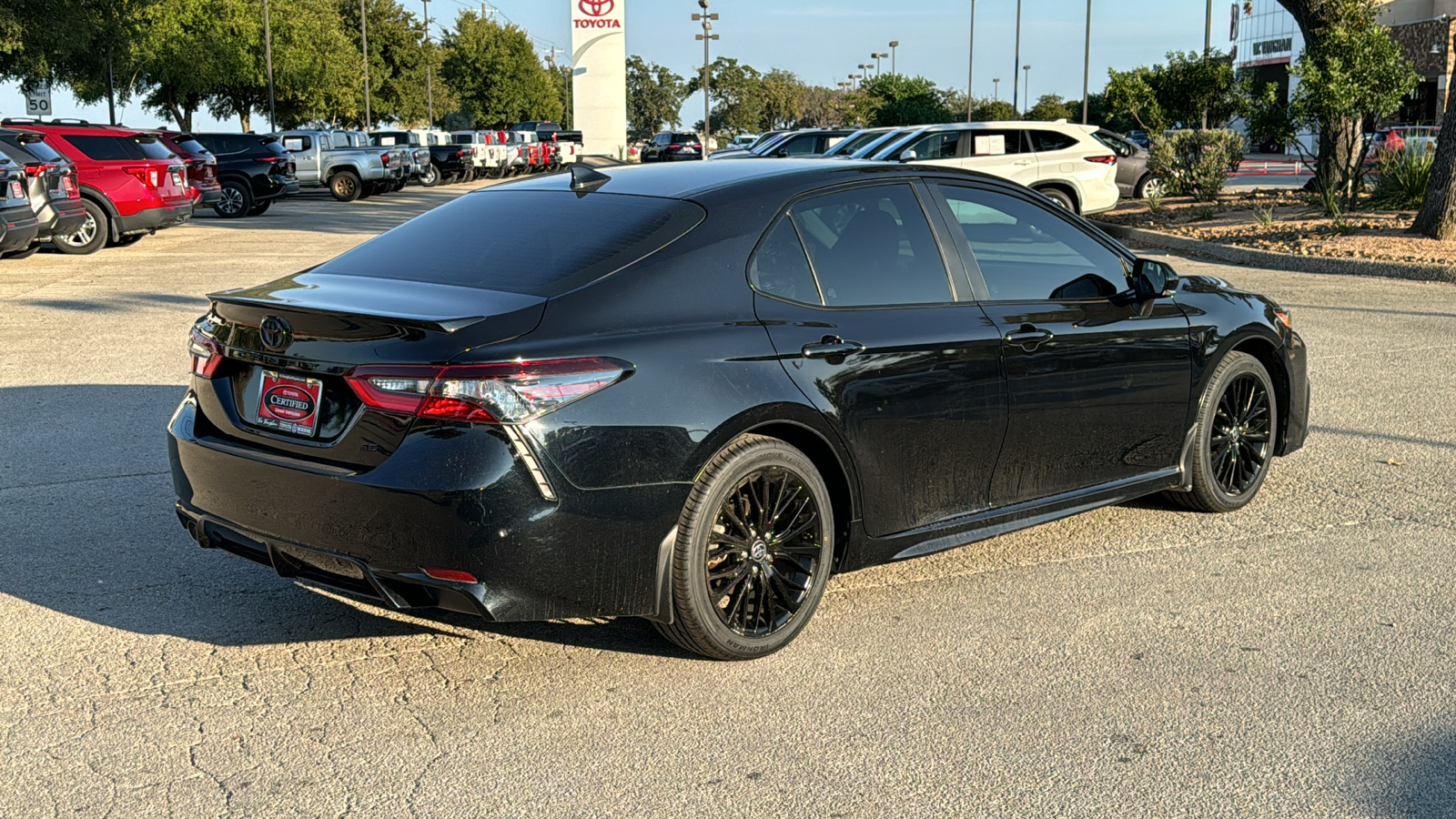 2022 Toyota Camry Hybrid SE 7