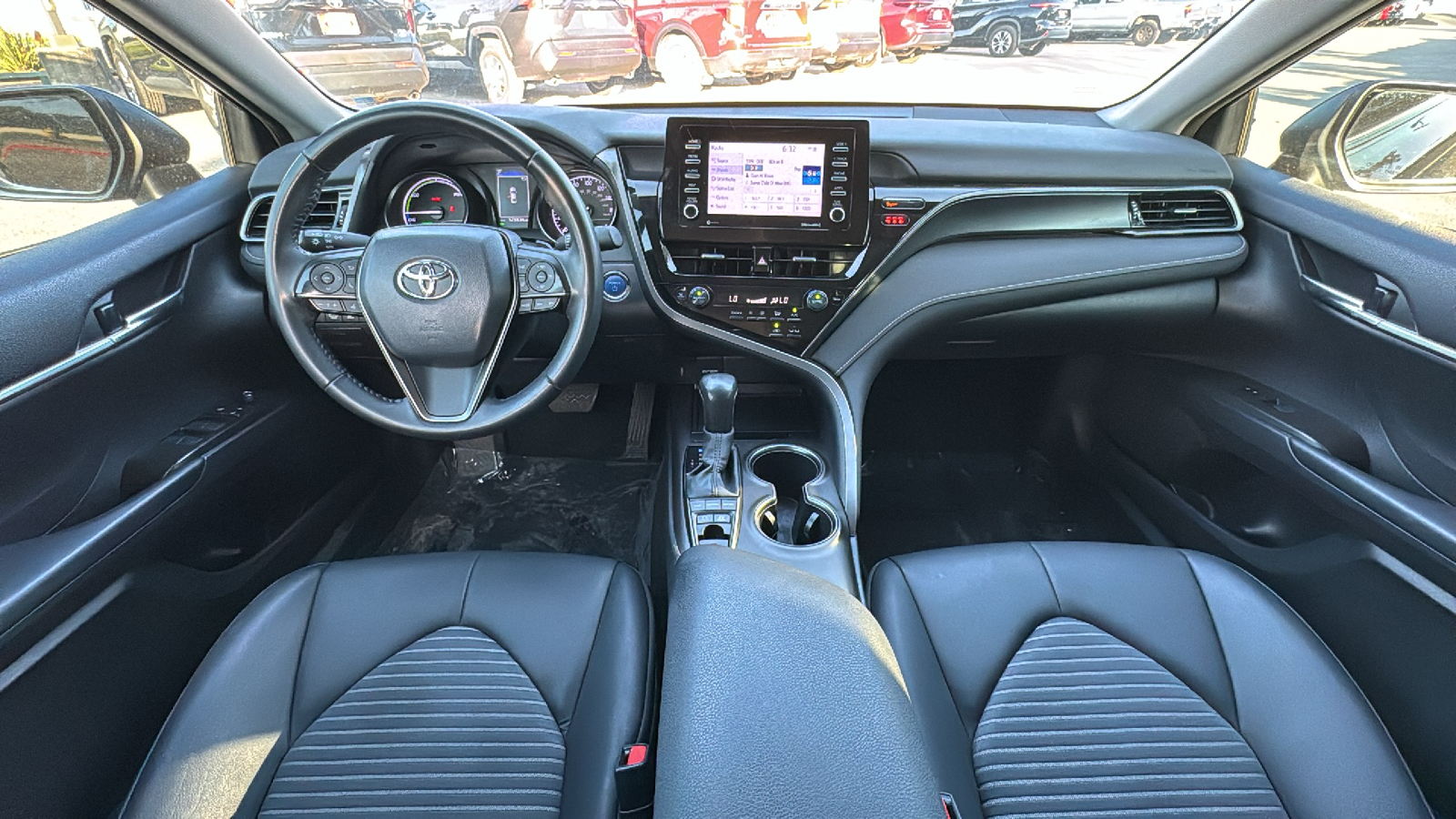 2022 Toyota Camry Hybrid SE 18