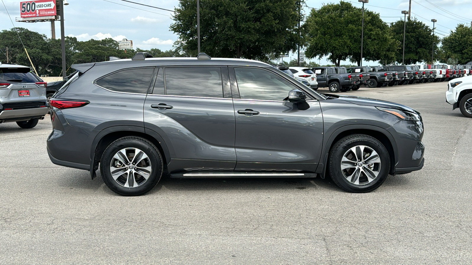 2022 Toyota Highlander XLE 8