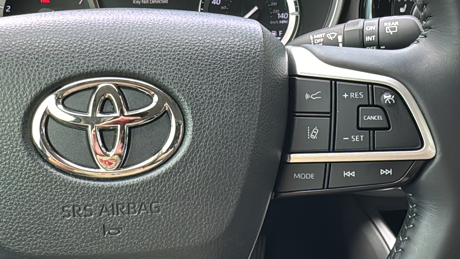 2022 Toyota Highlander XLE 23