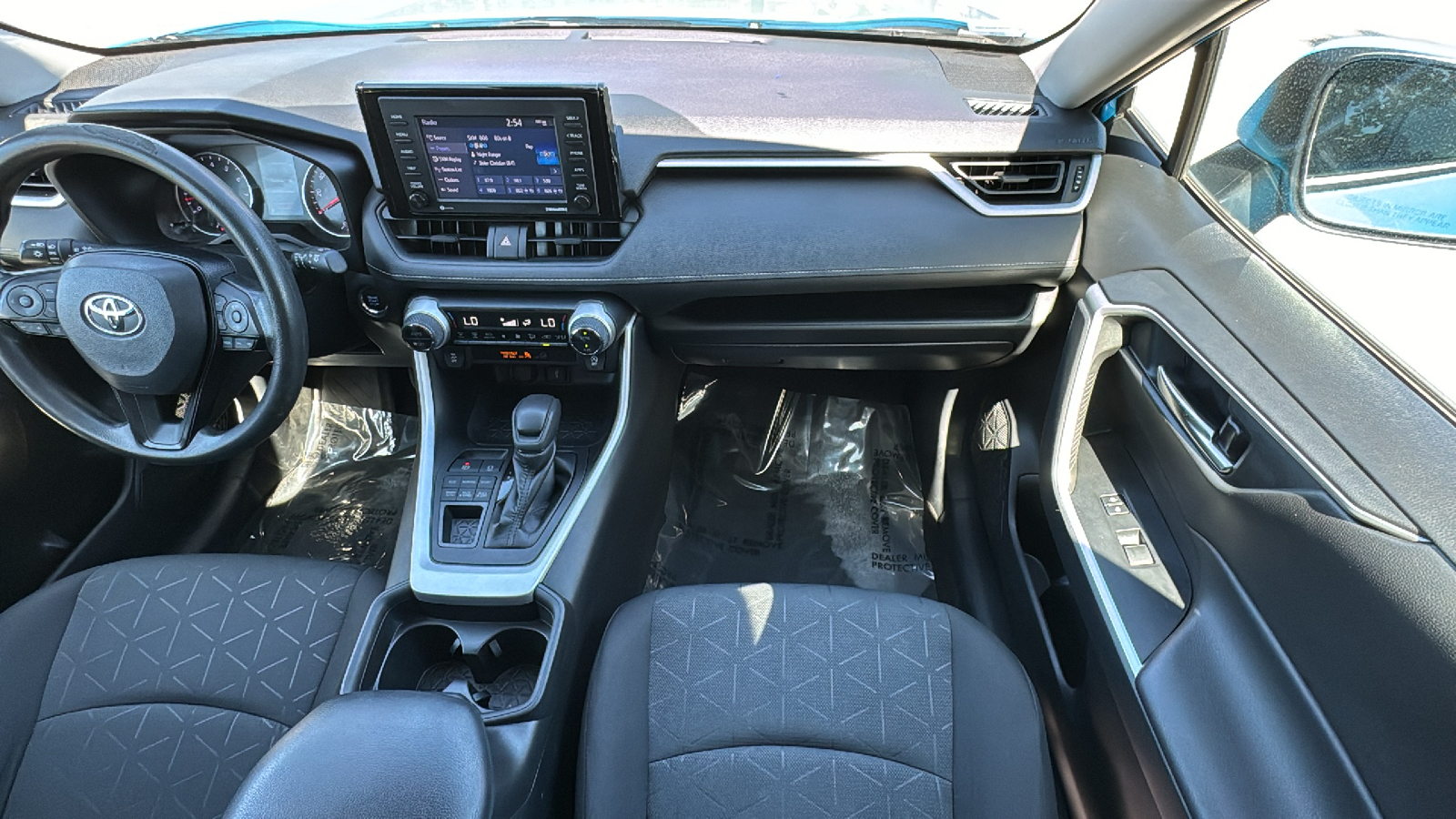 2021 Toyota RAV4 XLE 32