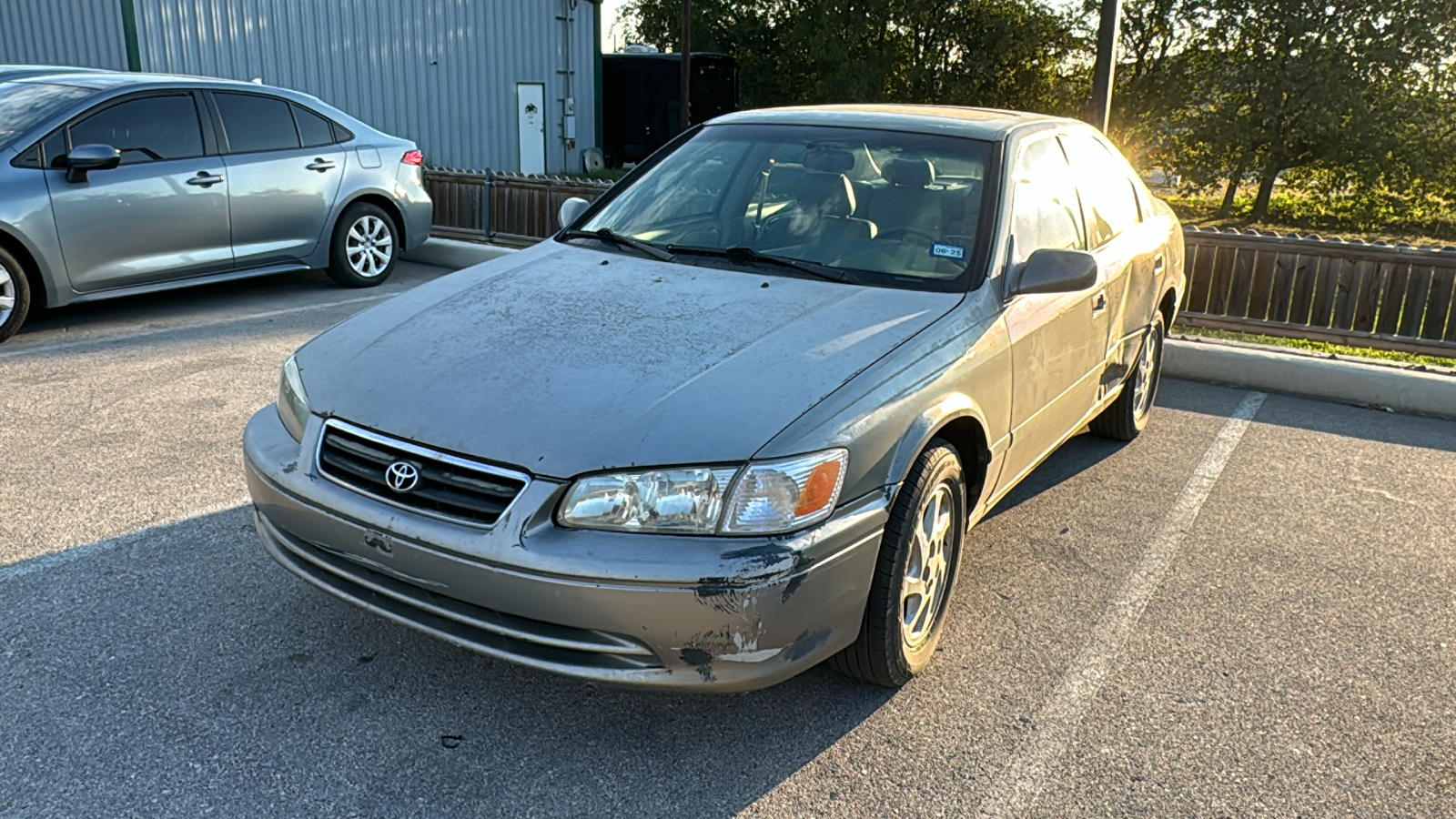 2000 Toyota Camry LE 3