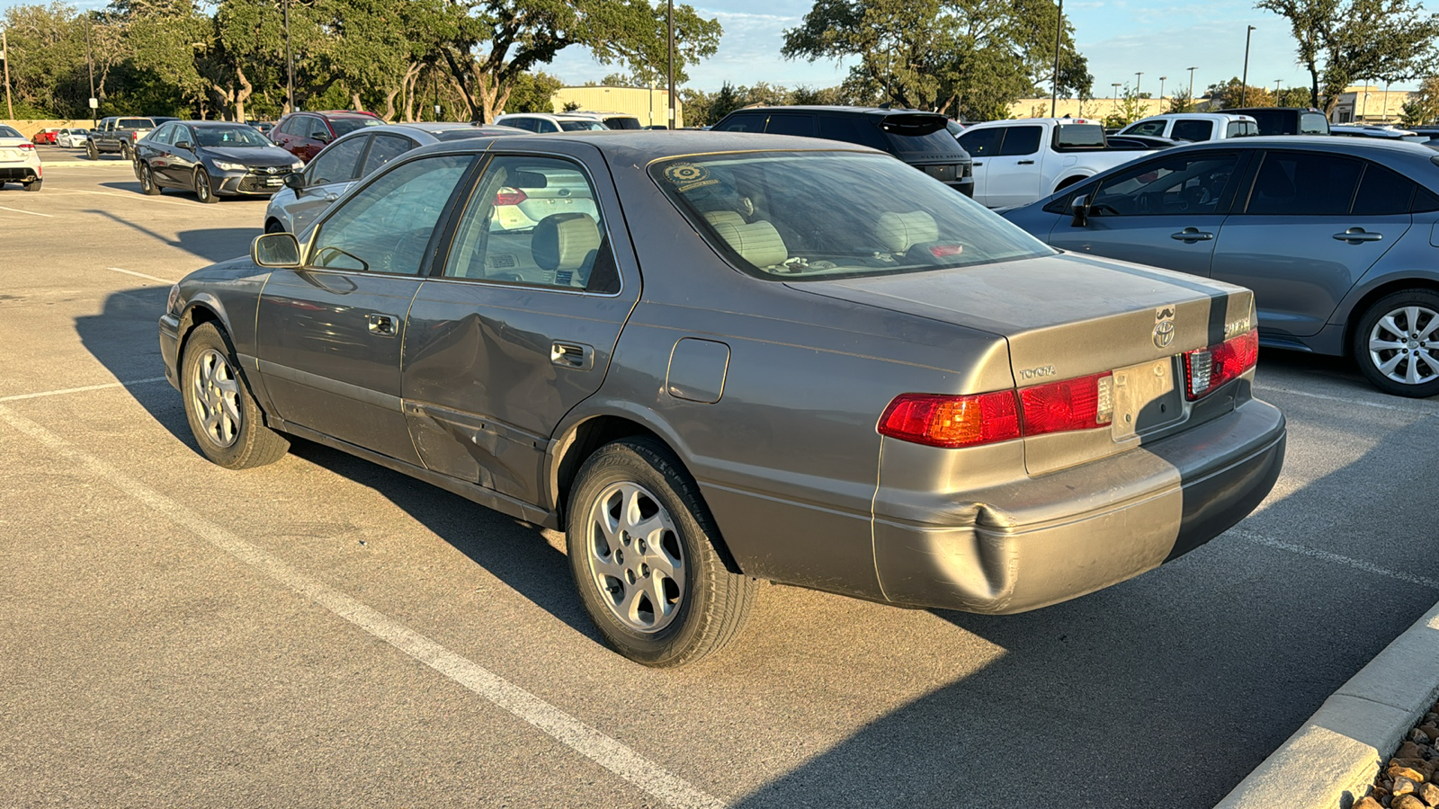 2000 Toyota Camry LE 4