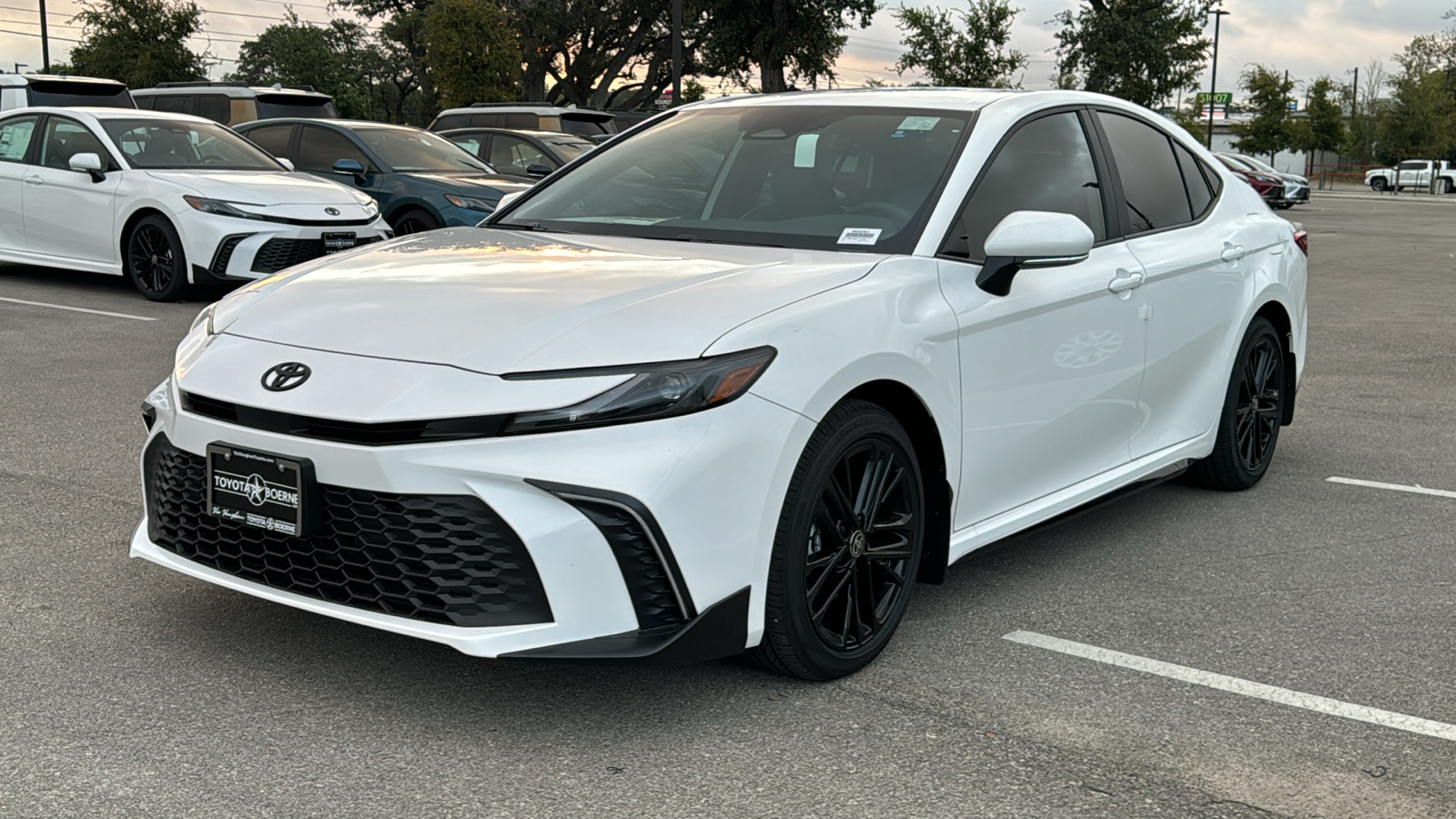 2025 Toyota Camry SE 4