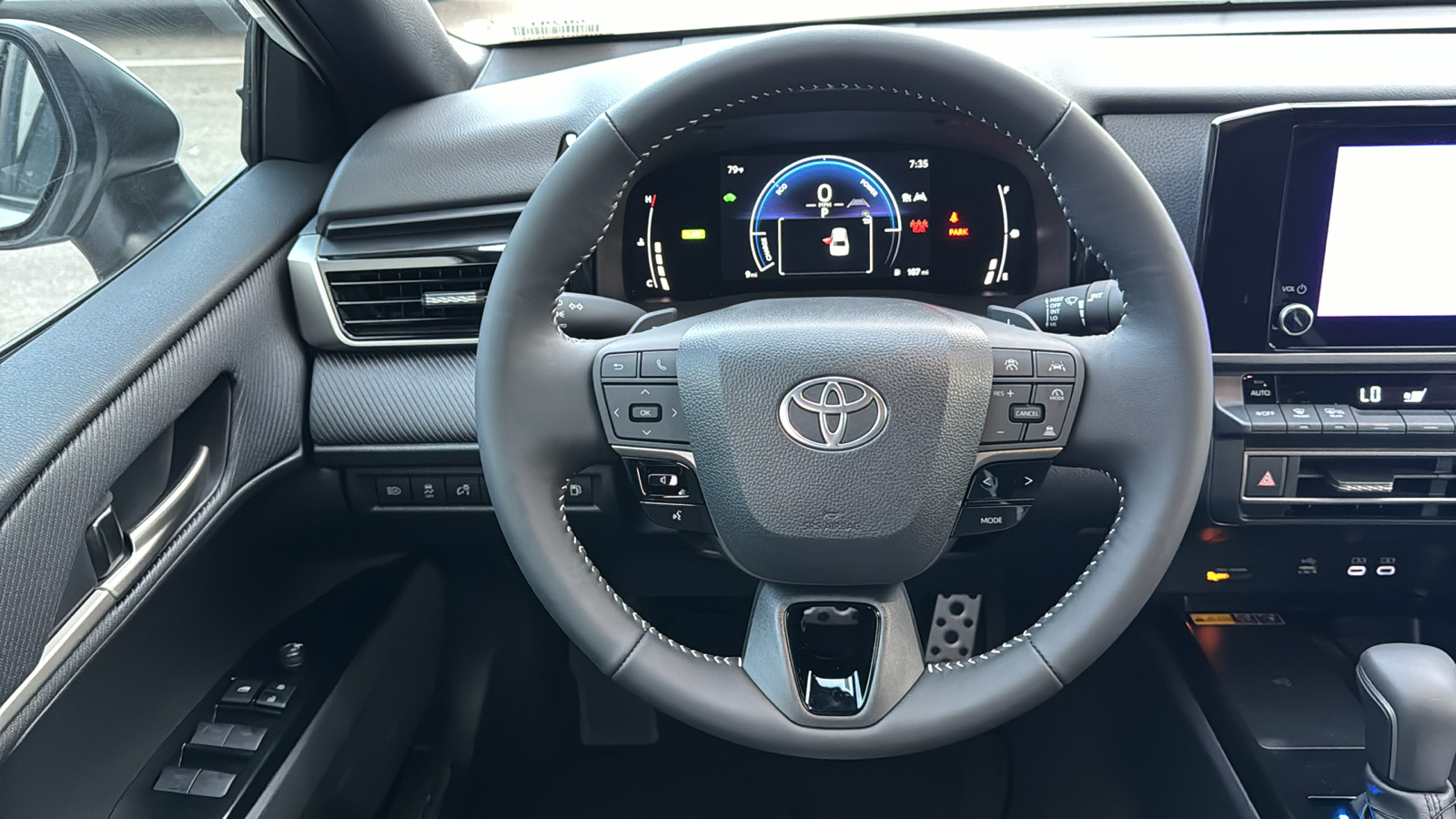 2025 Toyota Camry SE 17