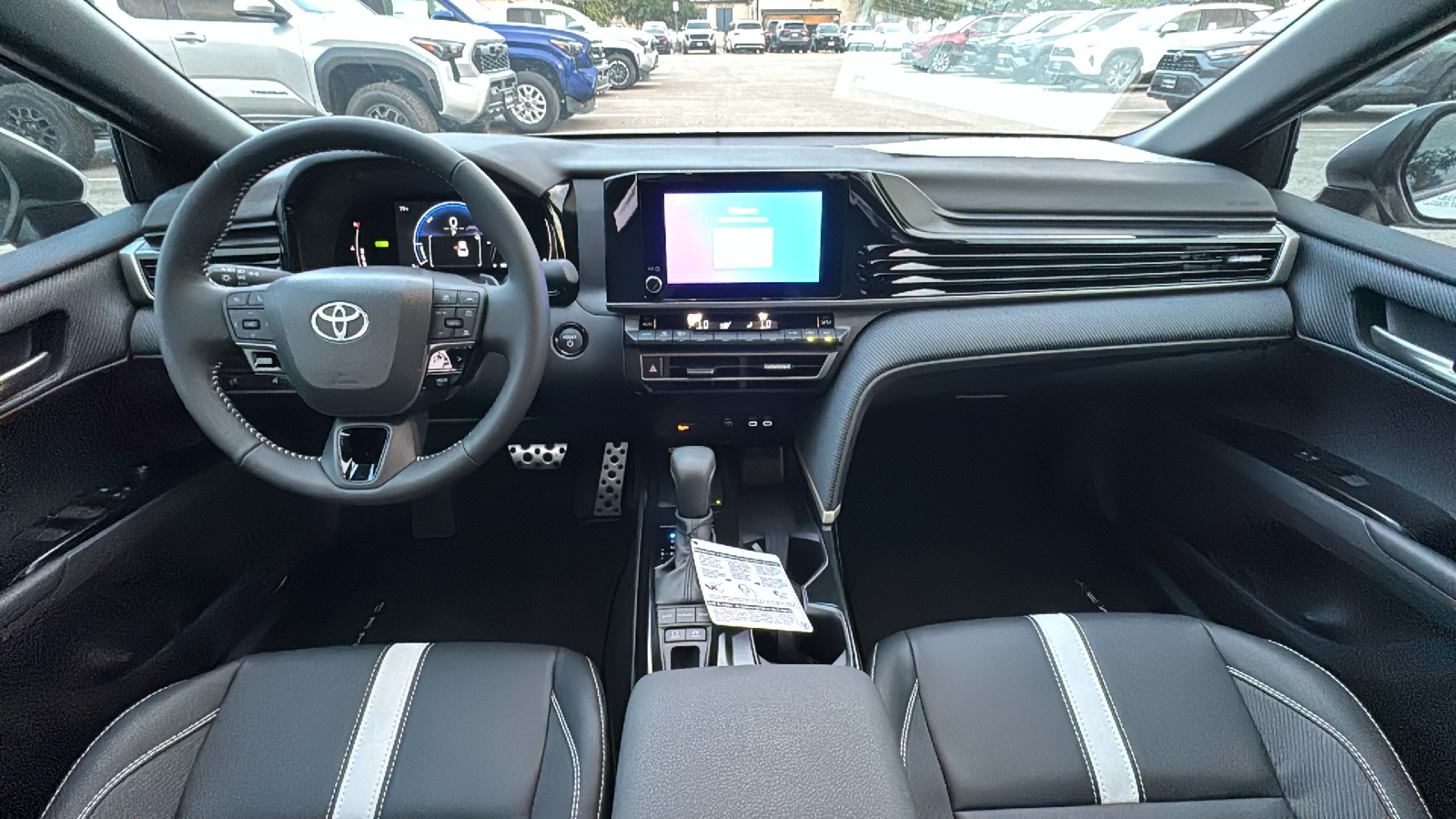 2025 Toyota Camry SE 16