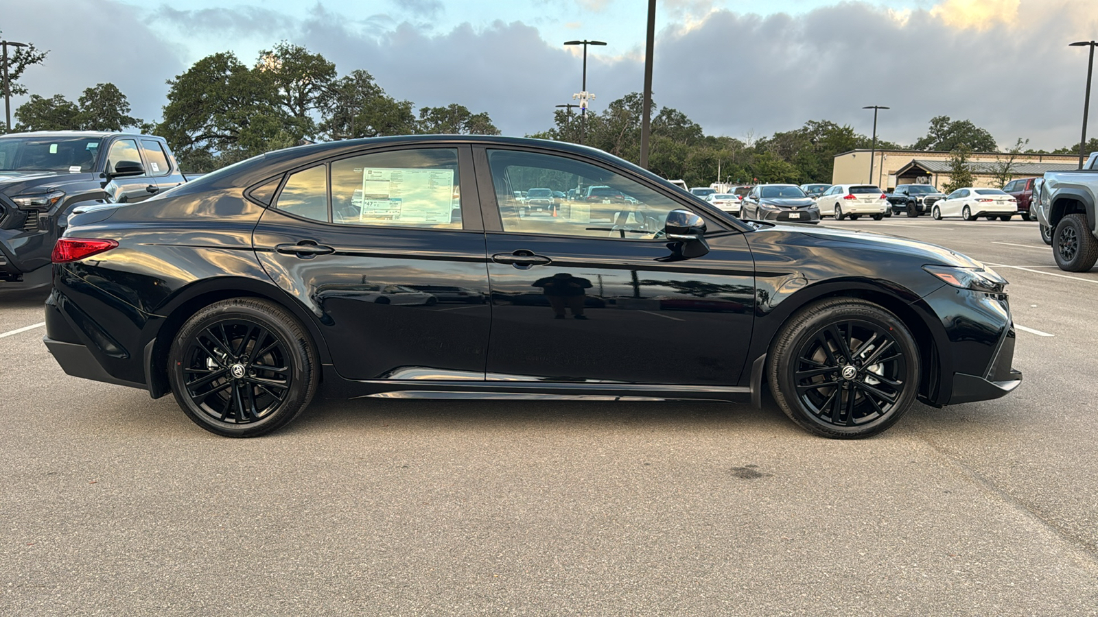 2025 Toyota Camry SE 9