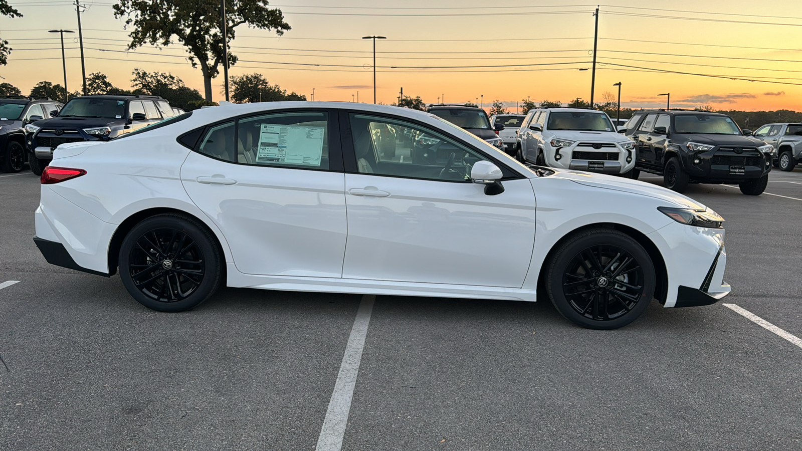 2025 Toyota Camry SE 8