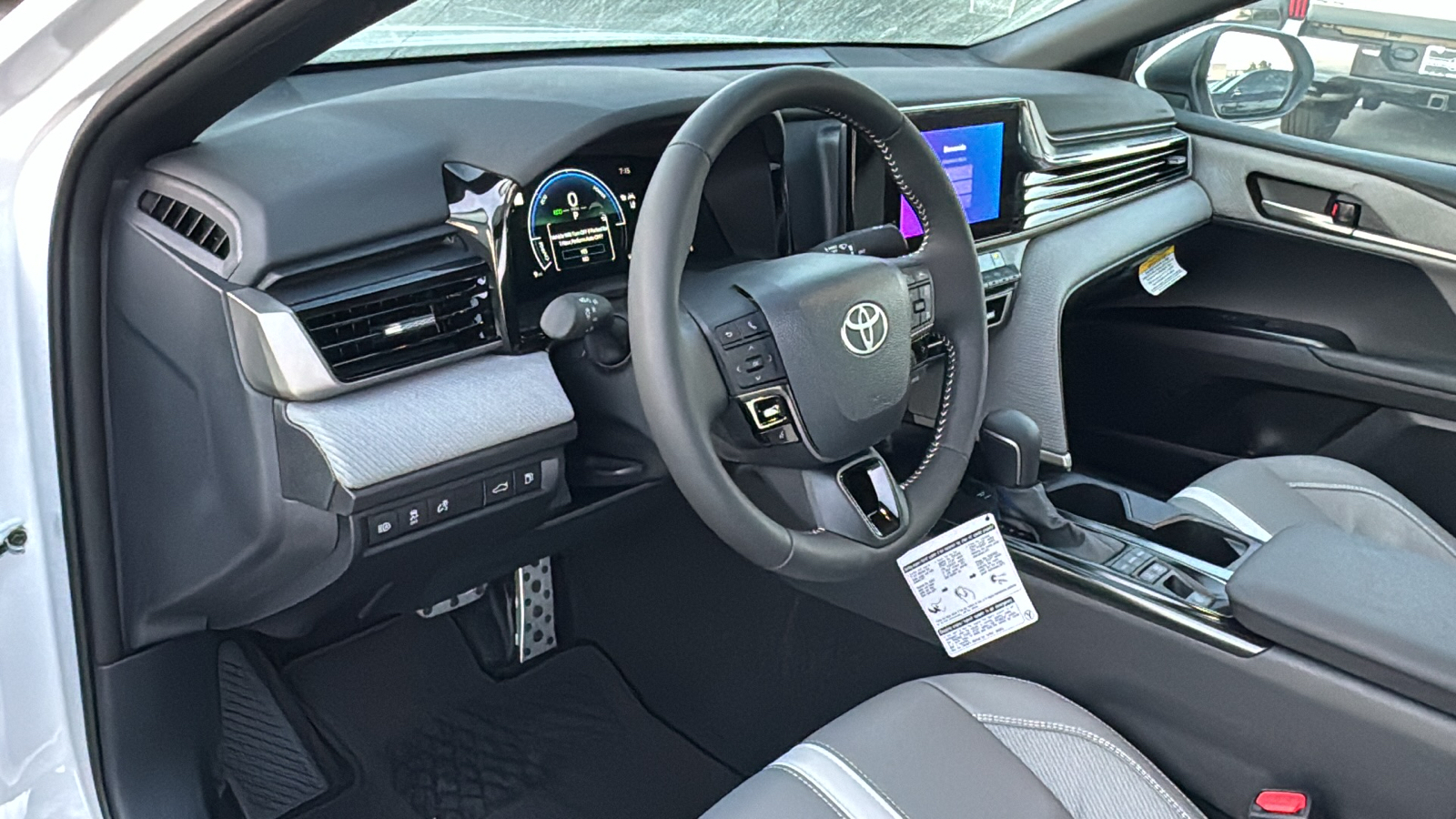 2025 Toyota Camry SE 12