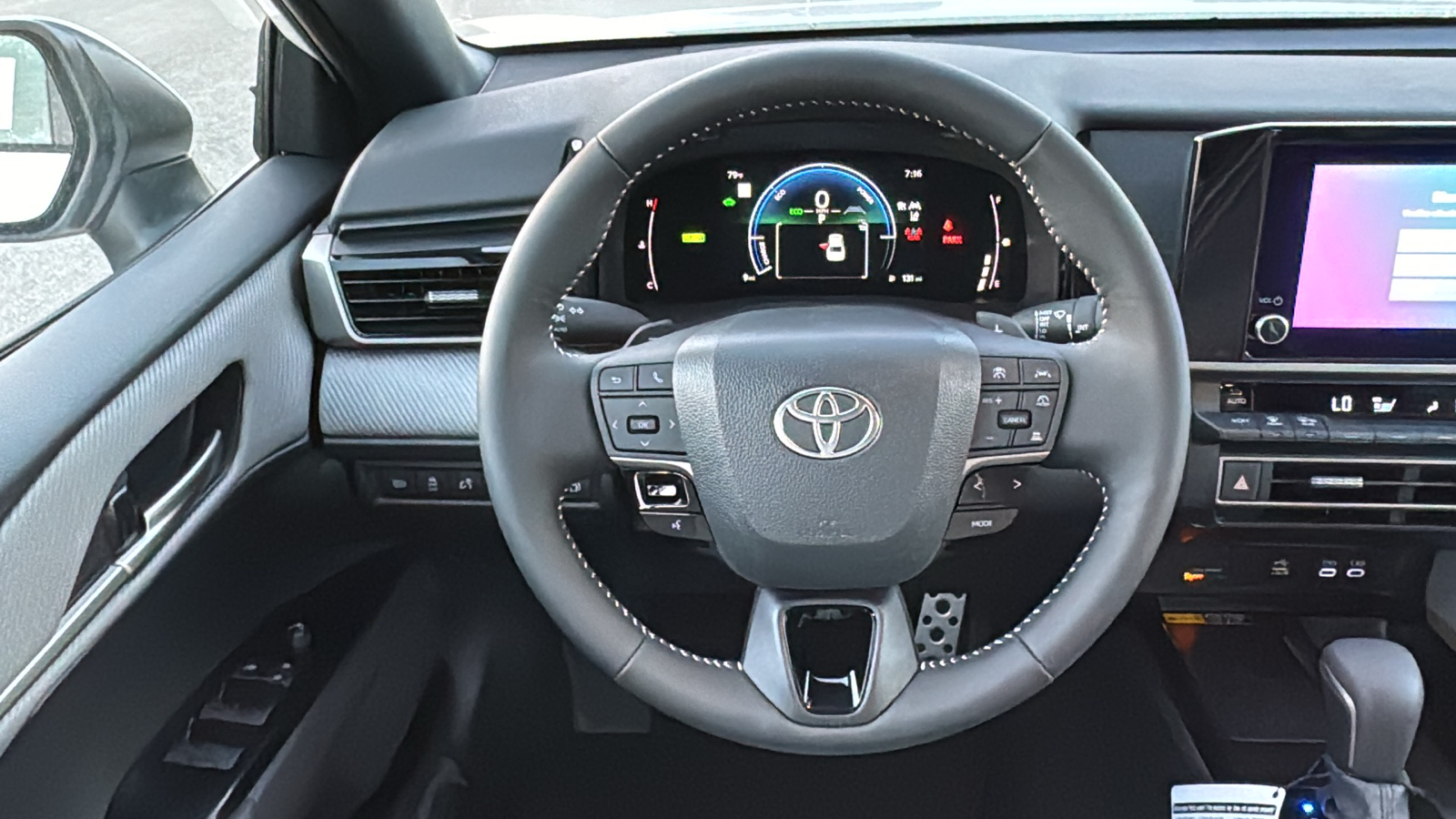 2025 Toyota Camry SE 17