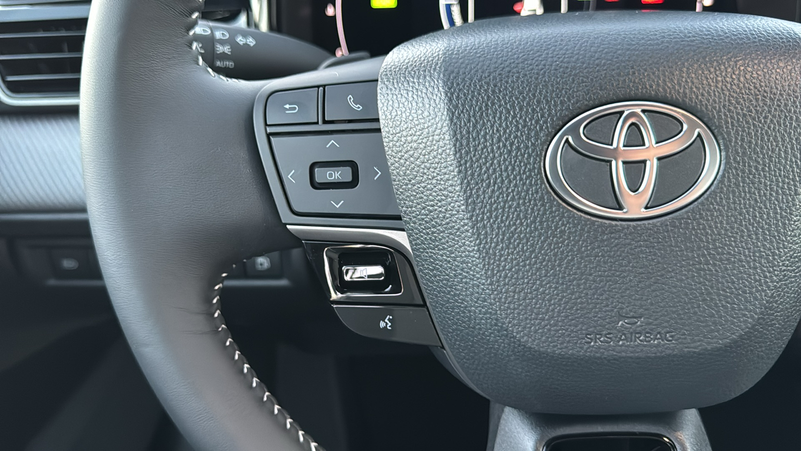 2025 Toyota Camry SE 19