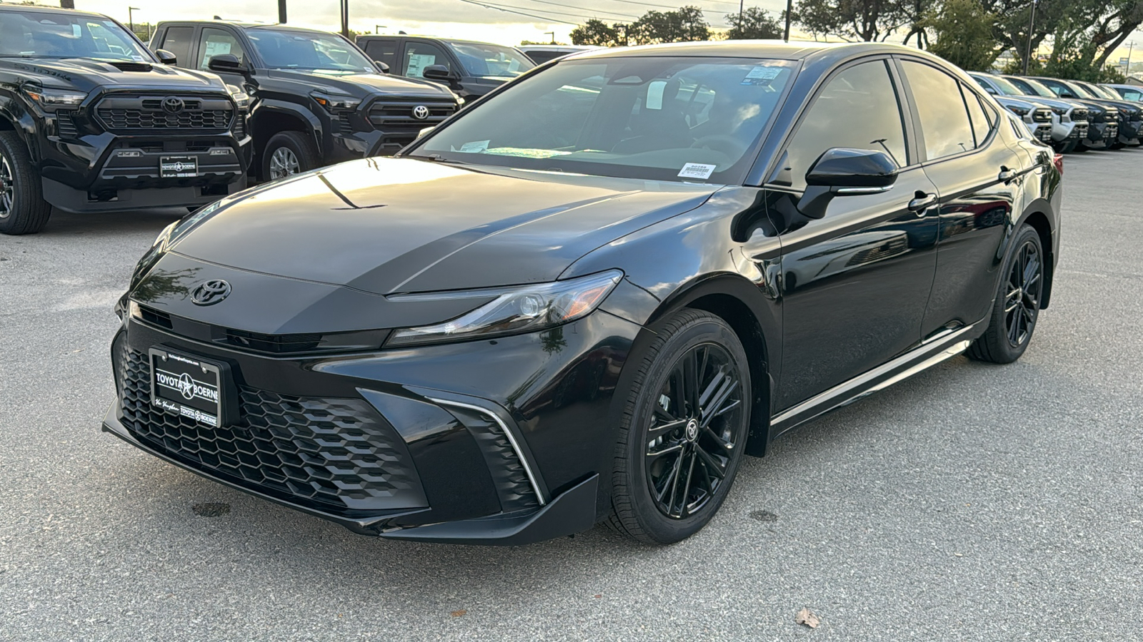 2025 Toyota Camry SE 3