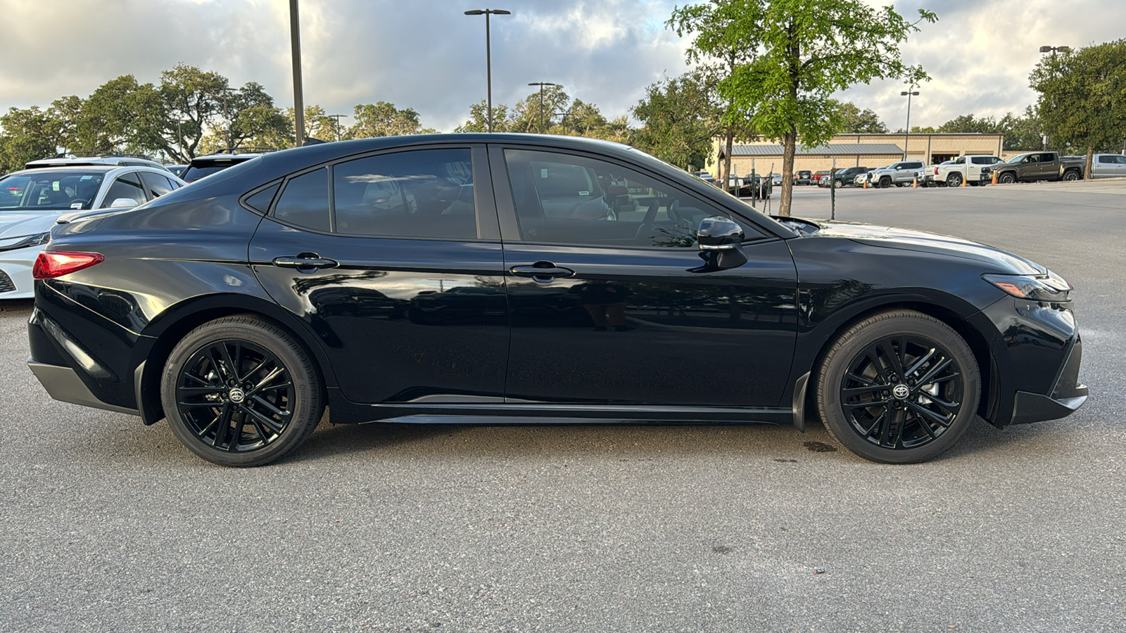 2025 Toyota Camry SE 8