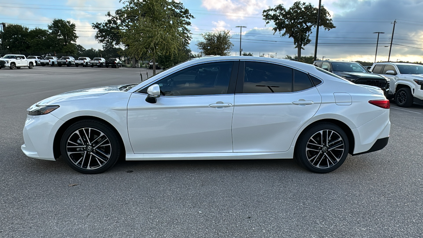 2025 Toyota Camry XLE 4