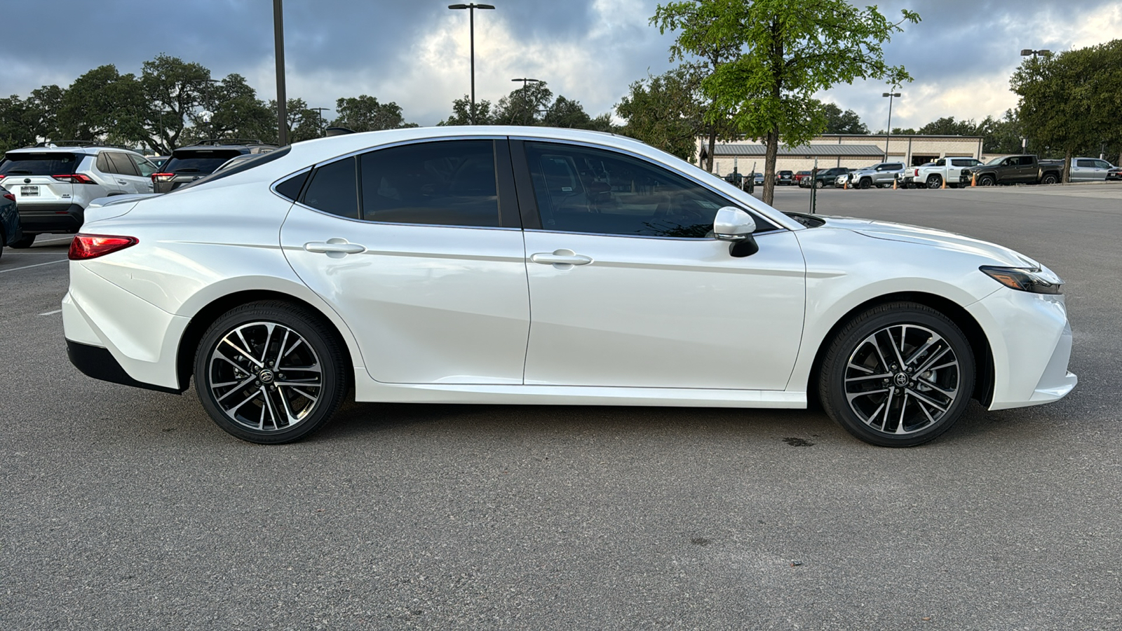 2025 Toyota Camry XLE 8