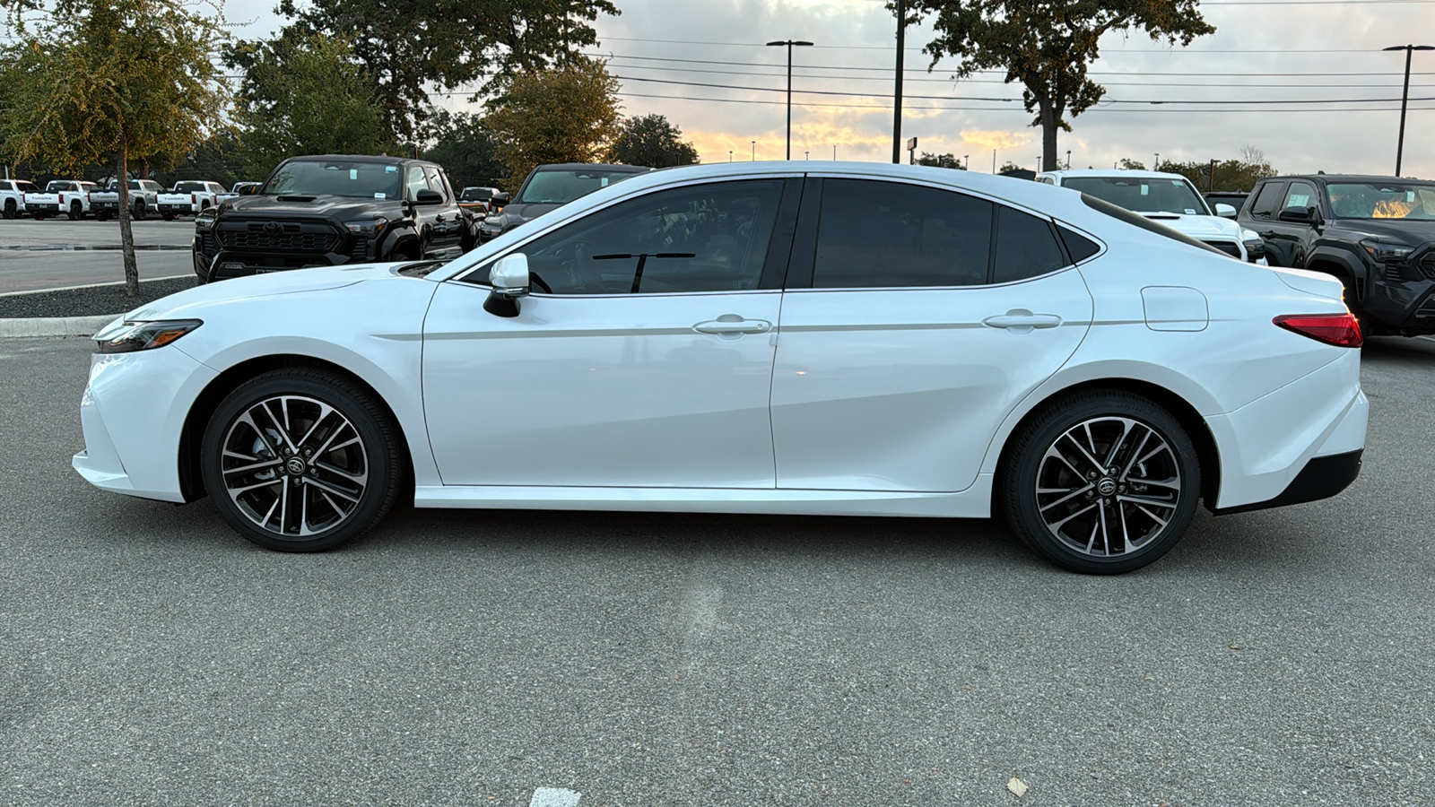 2025 Toyota Camry XLE 4