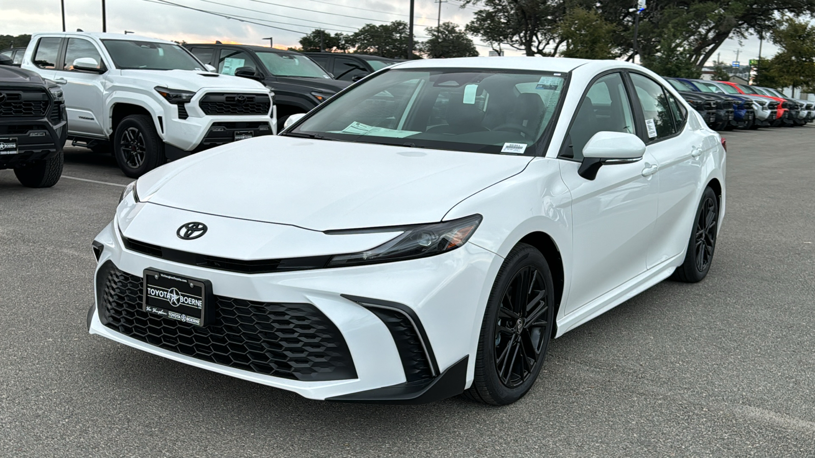 2025 Toyota Camry SE 3