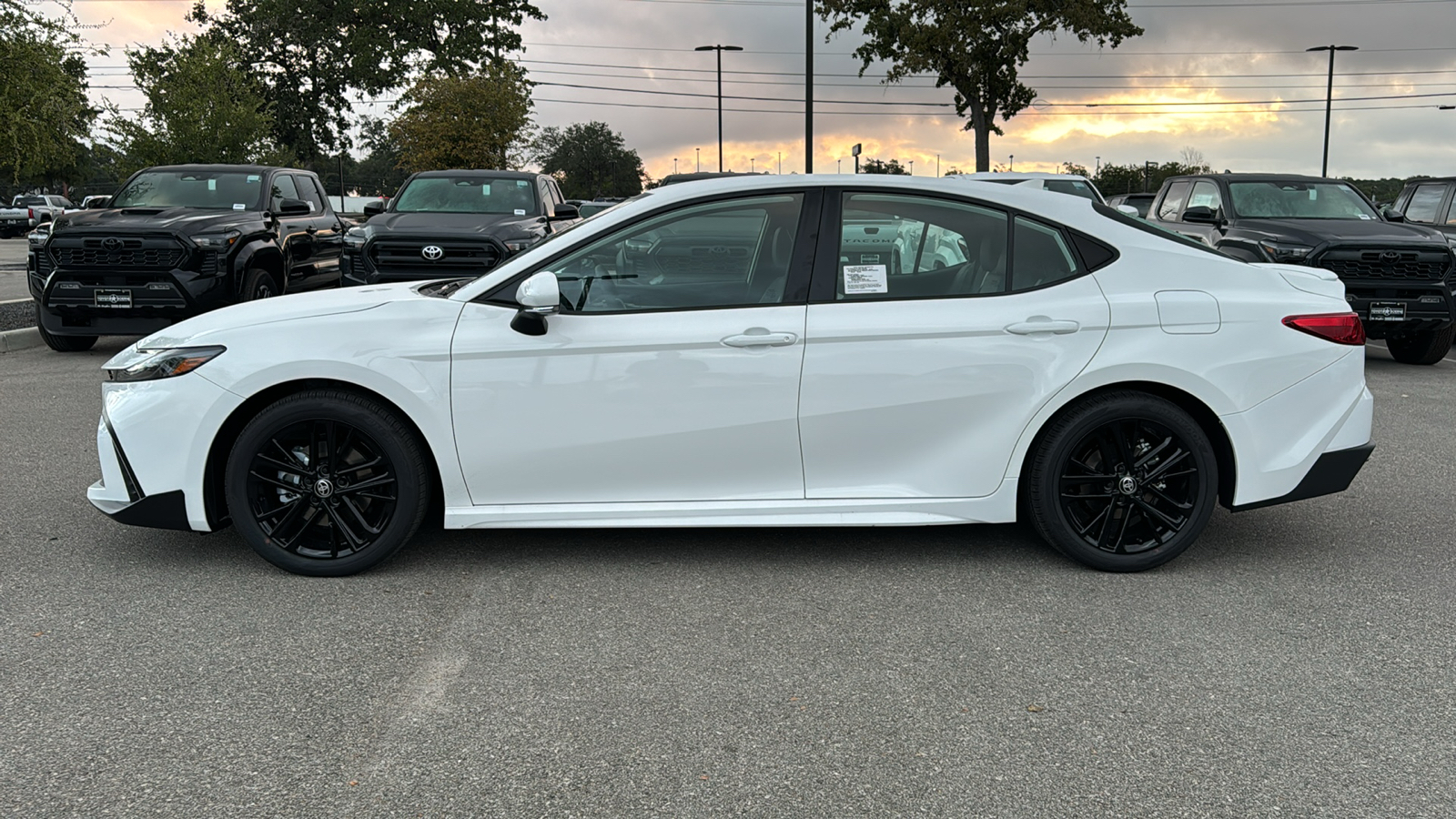 2025 Toyota Camry SE 4