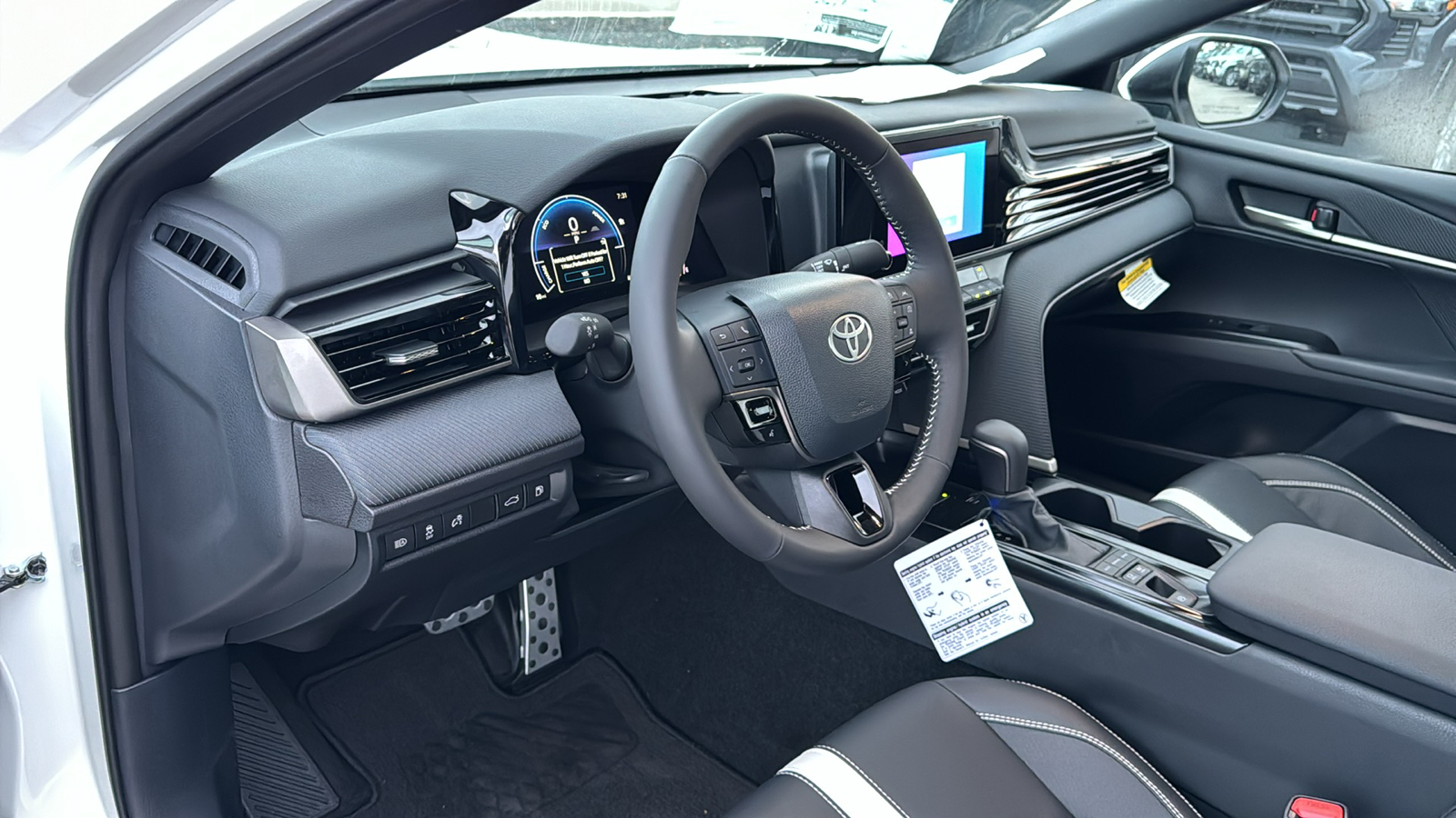 2025 Toyota Camry SE 12