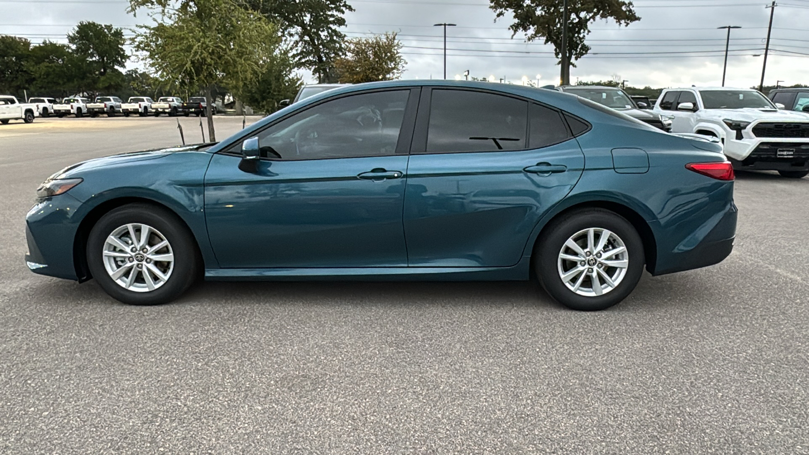 2025 Toyota Camry LE 4