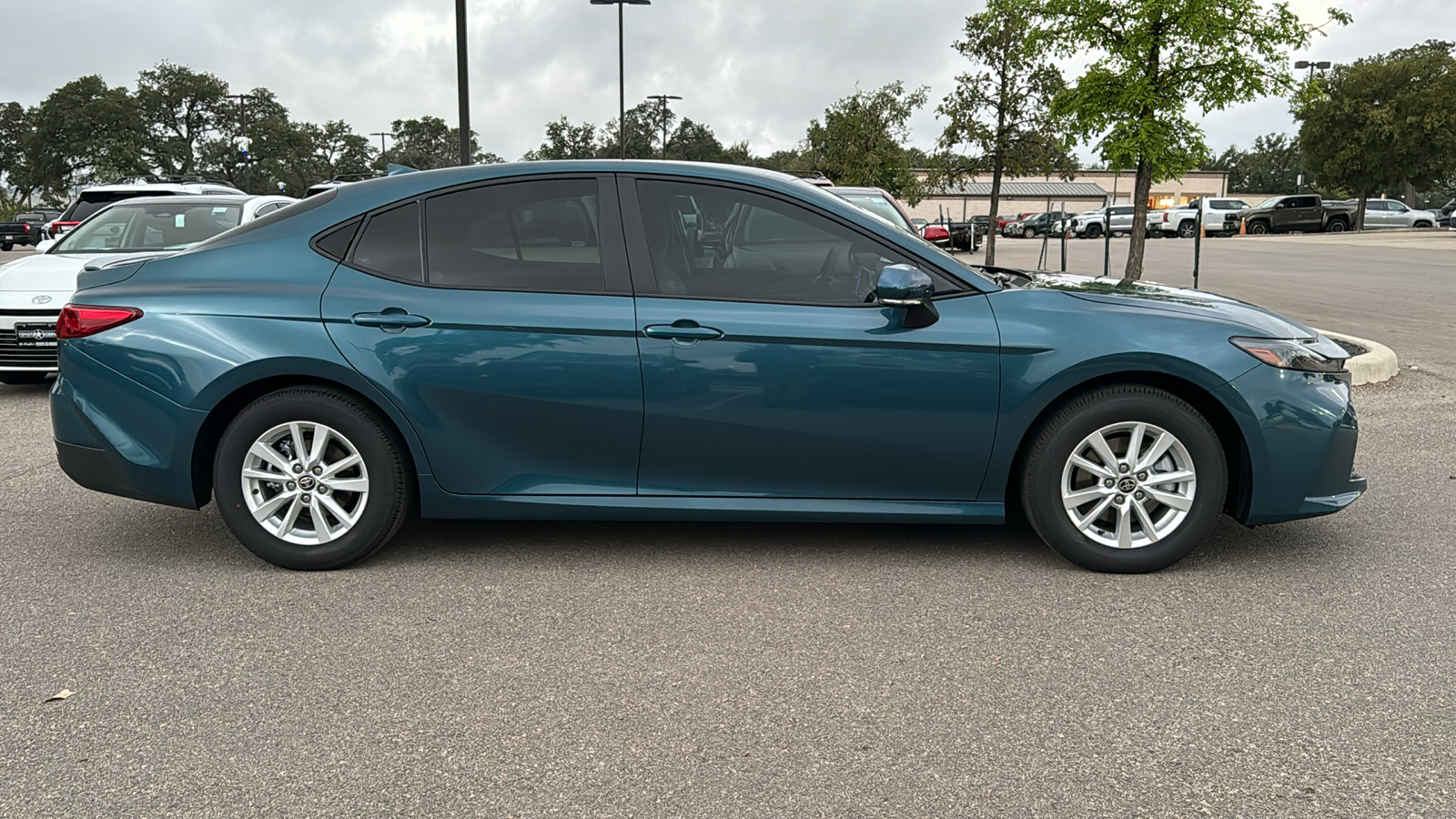 2025 Toyota Camry LE 8