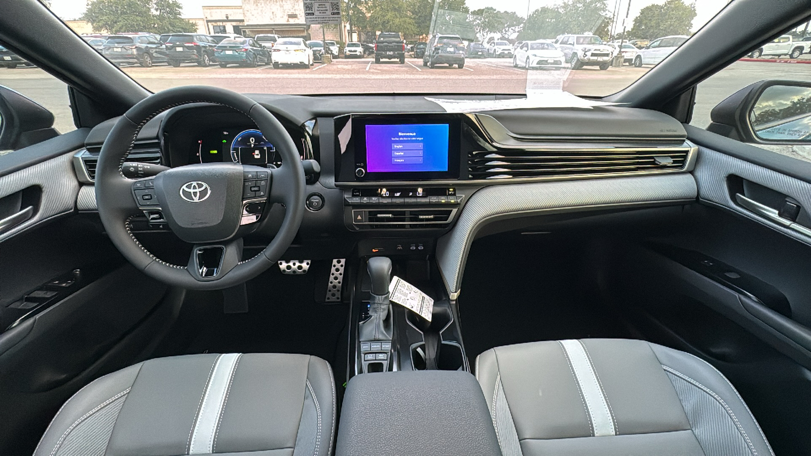 2025 Toyota Camry SE 16