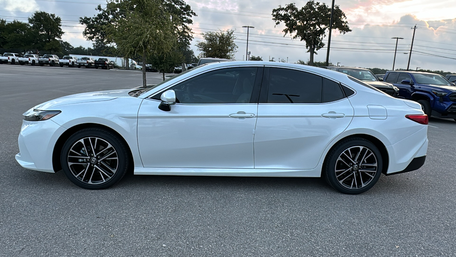 2025 Toyota Camry XLE 4