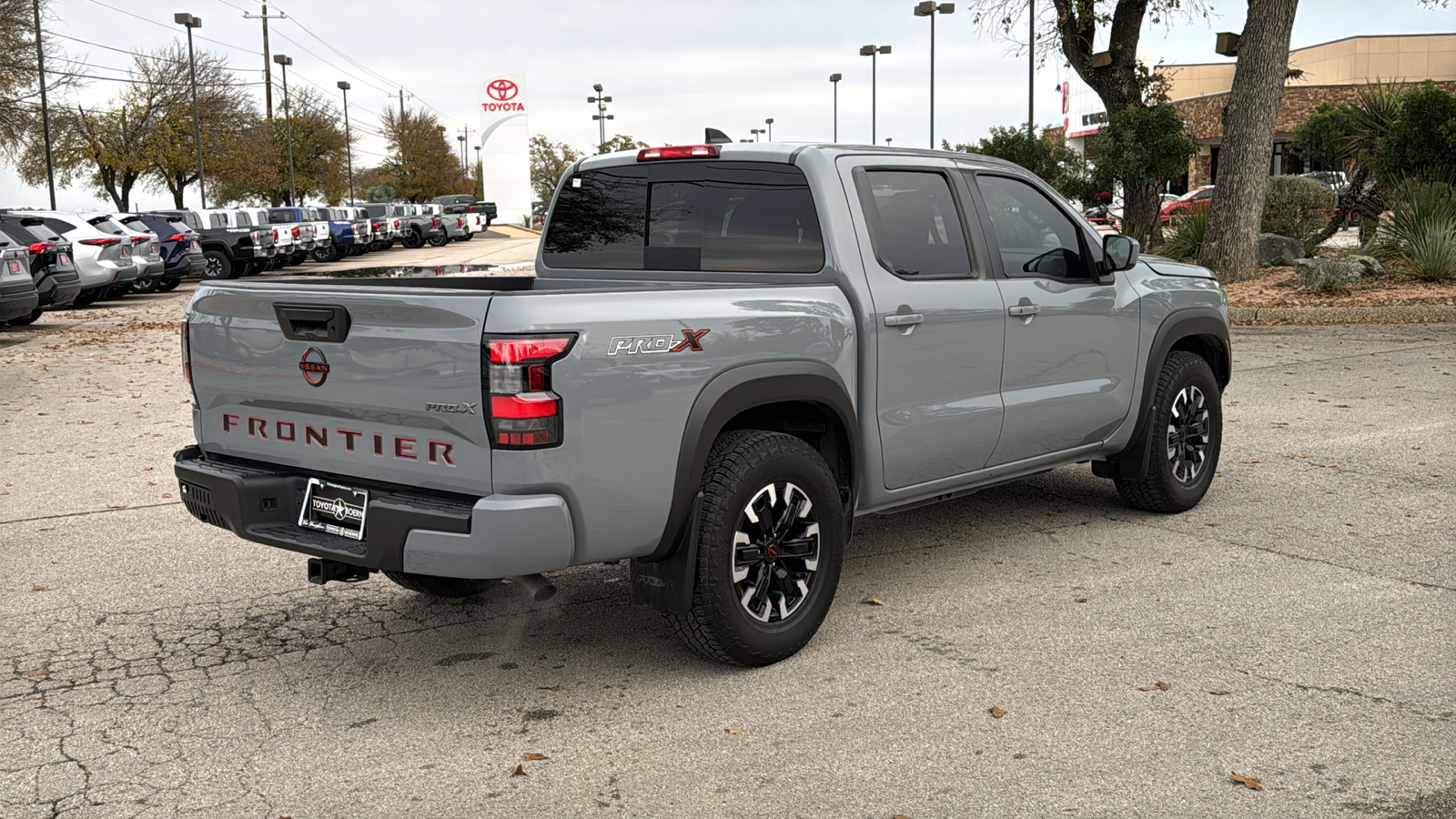 2023 Nissan Frontier PRO-X 8