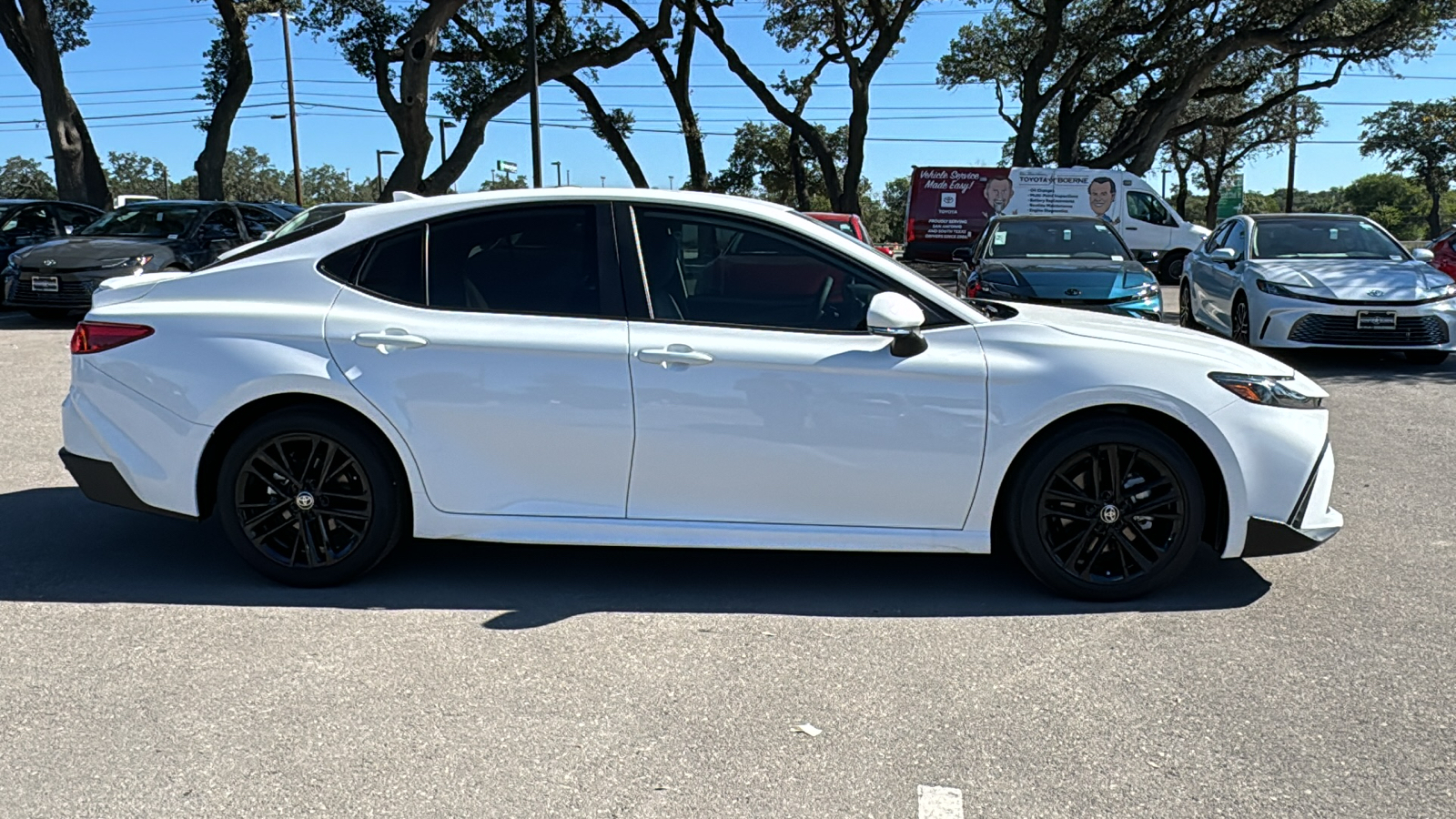 2025 Toyota Camry SE 8